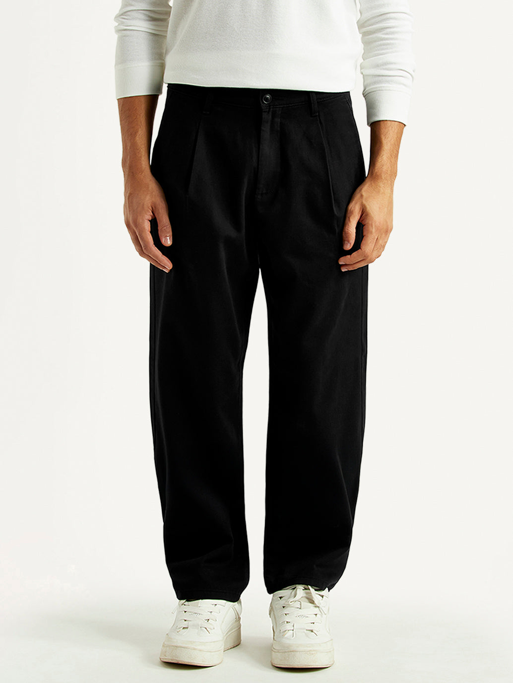 Men's 568 Black Loose Fit Mid Rise Chinos