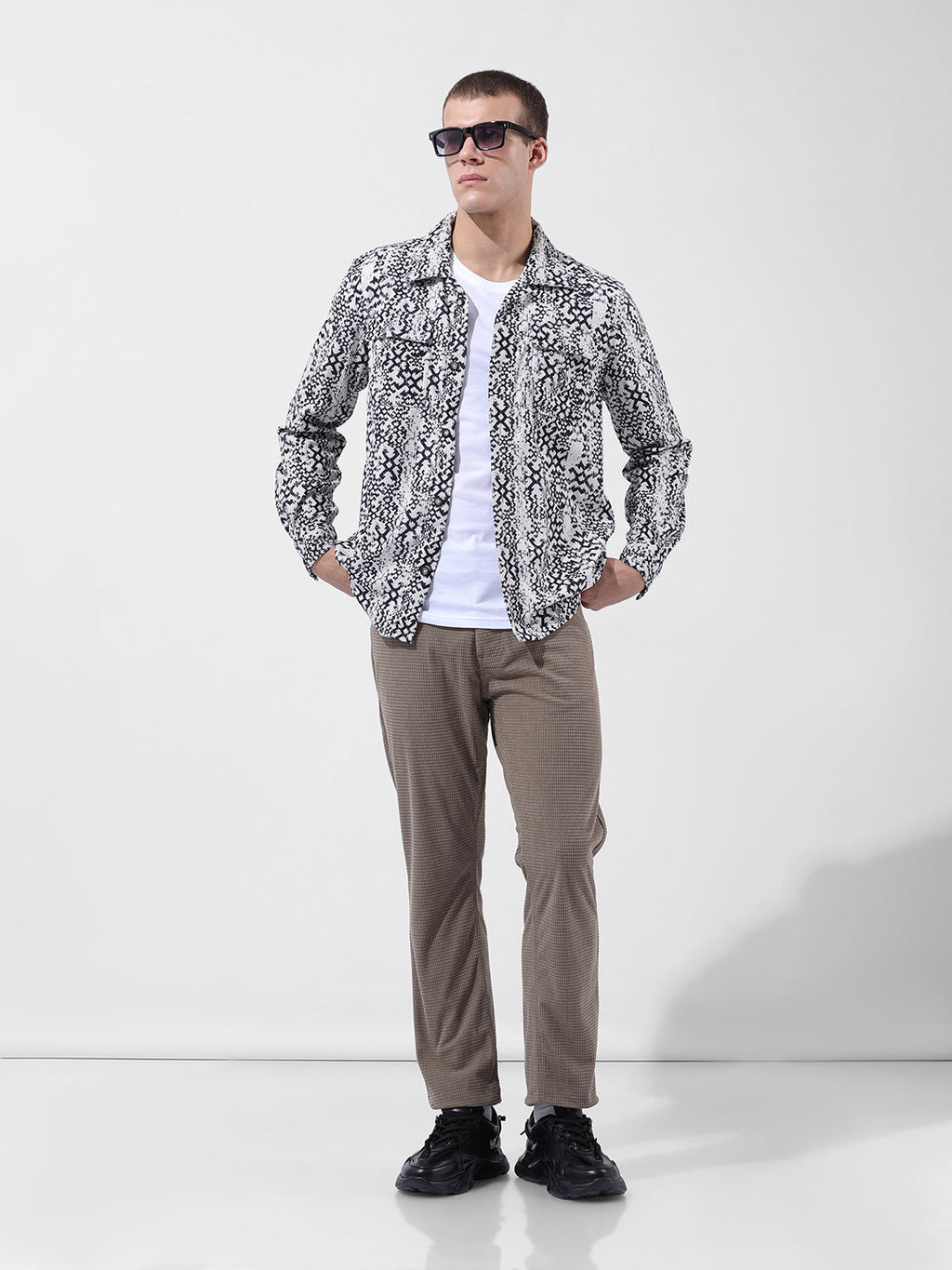 Men's Vetiver Straight Fit Textured Casual Trouser