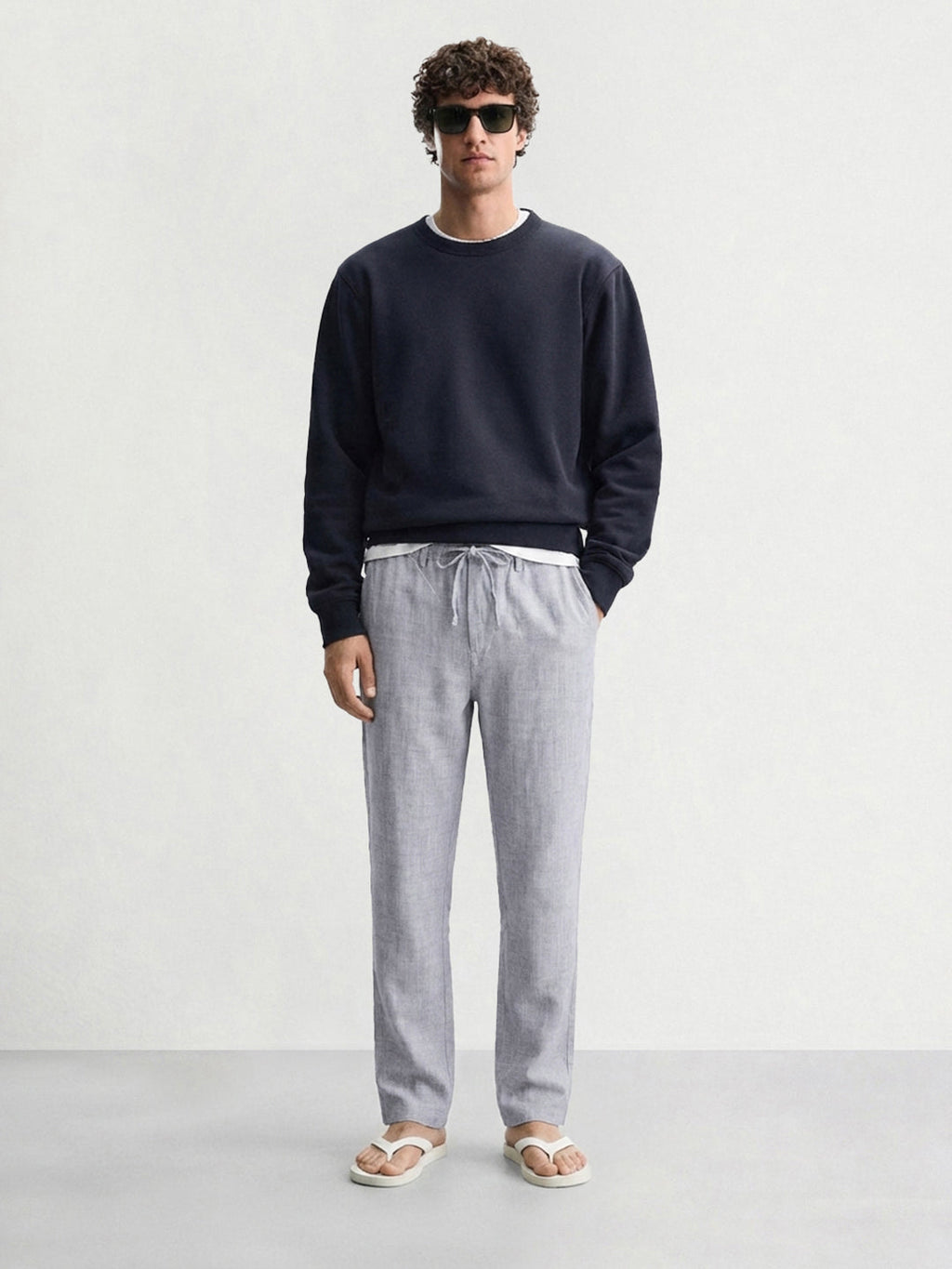 Men's Grey Relaxed Fit Solid Casual Trousers