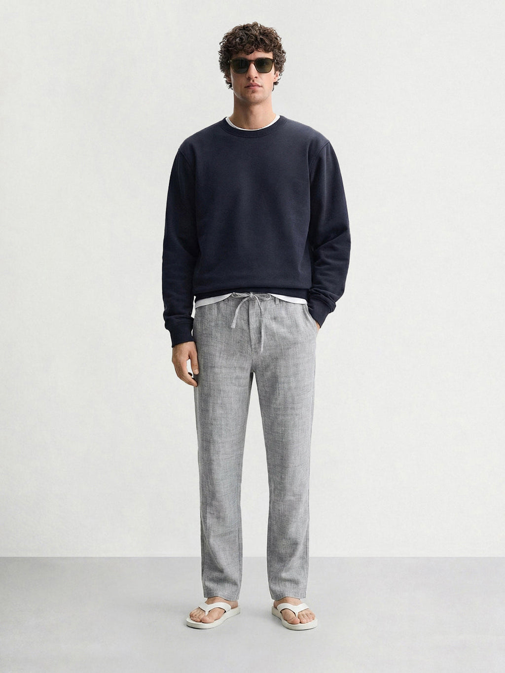 Men's Black Relaxed Fit Solid Casual Trousers