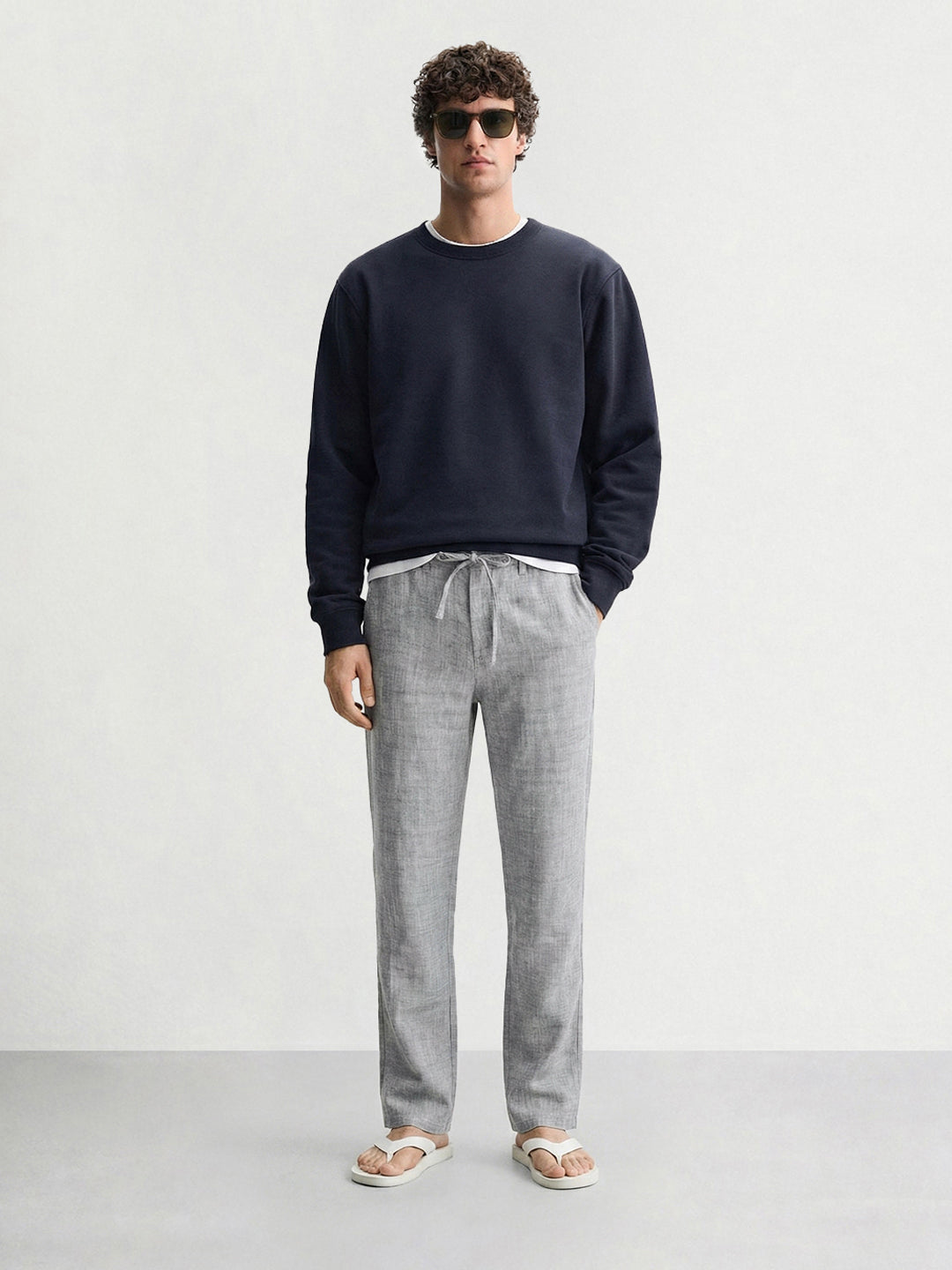Men's Black Relaxed Fit Solid Casual Trousers