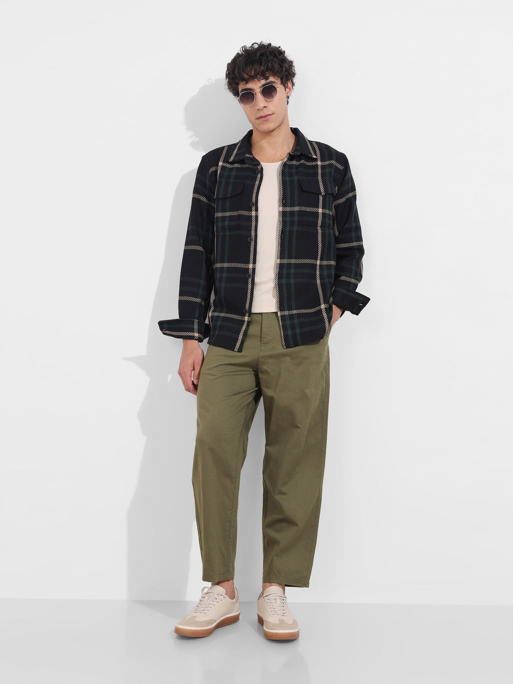 Men's Green Relaxed Fit Solid Casual Trousers