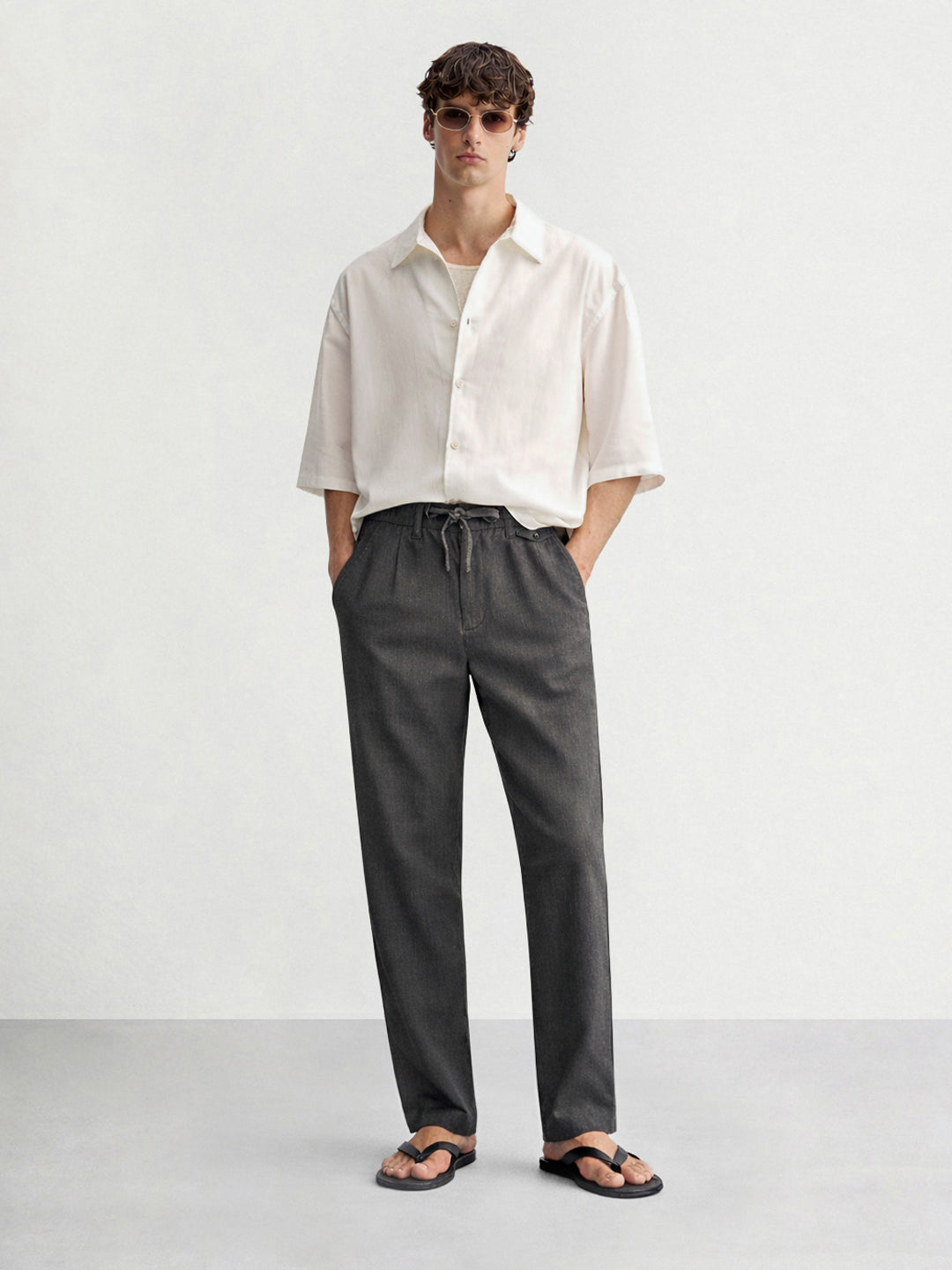 Men's Grey Regular Fit Solid Casual Trousers
