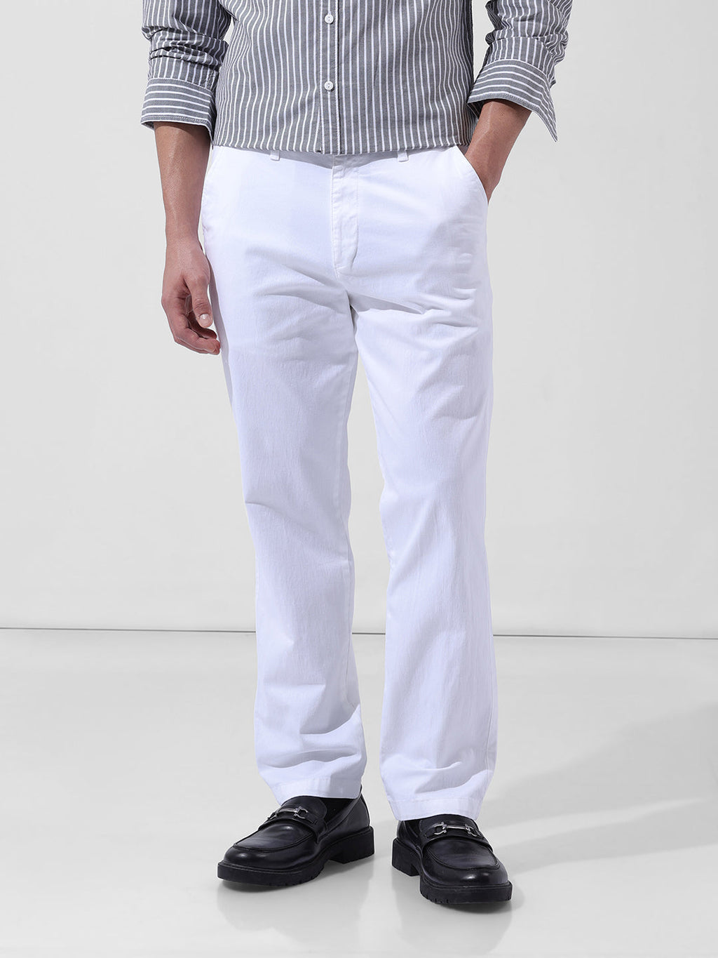Men's White Regular Fit Solid Casual Chinos