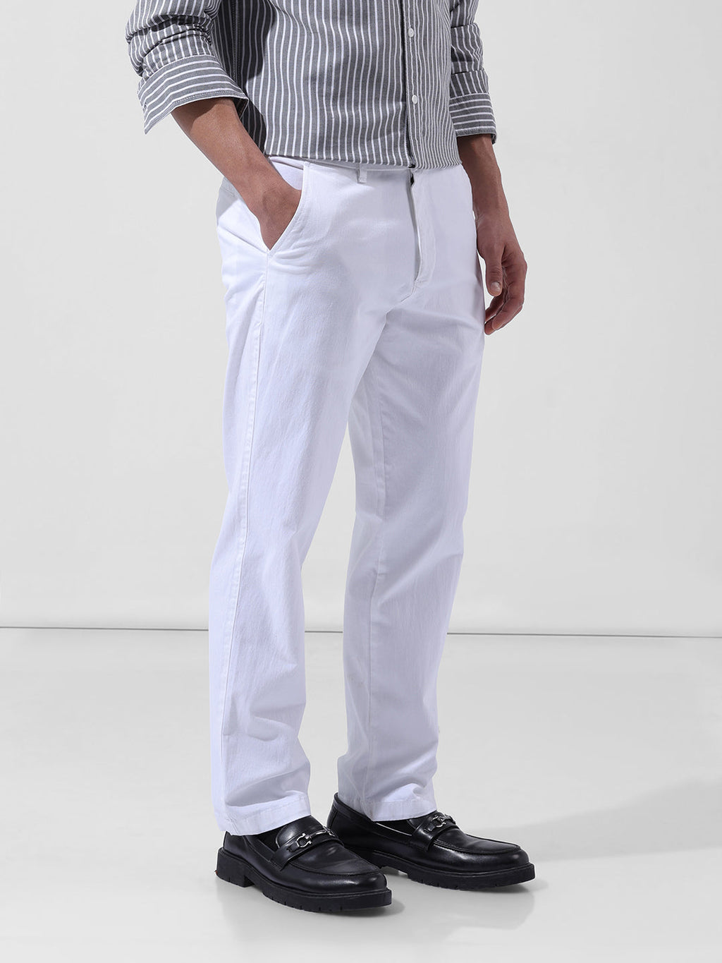 Men's White Regular Fit Solid Casual Chinos