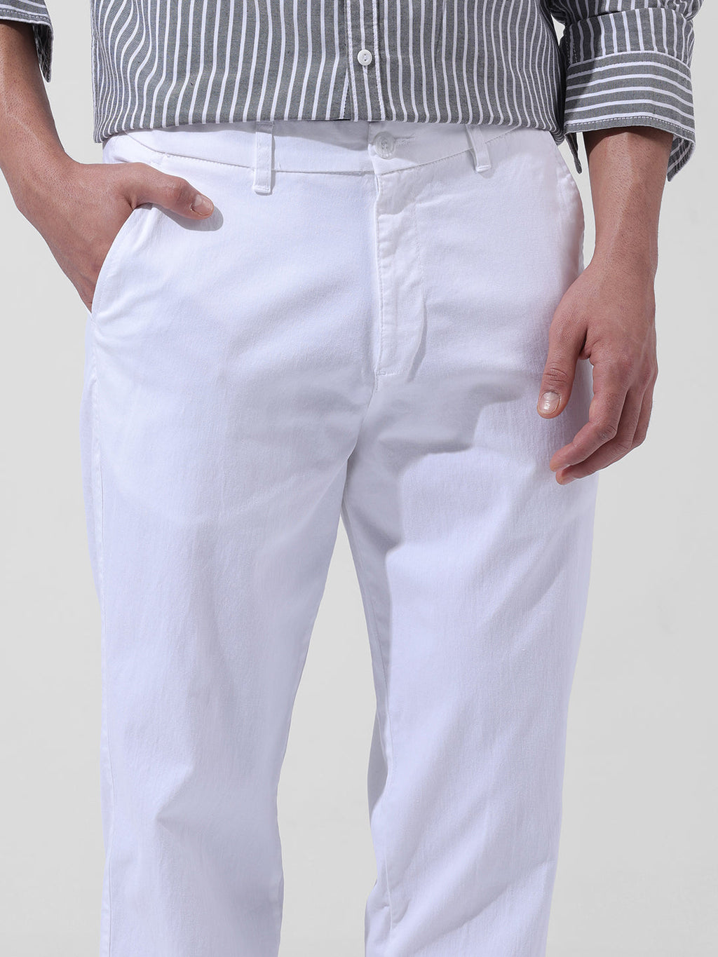 Men's White Regular Fit Solid Casual Chinos