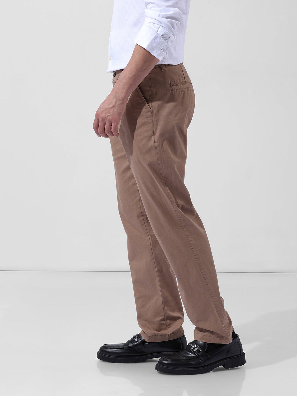Men's Khaki Regular Fit Solid Casual Chinos