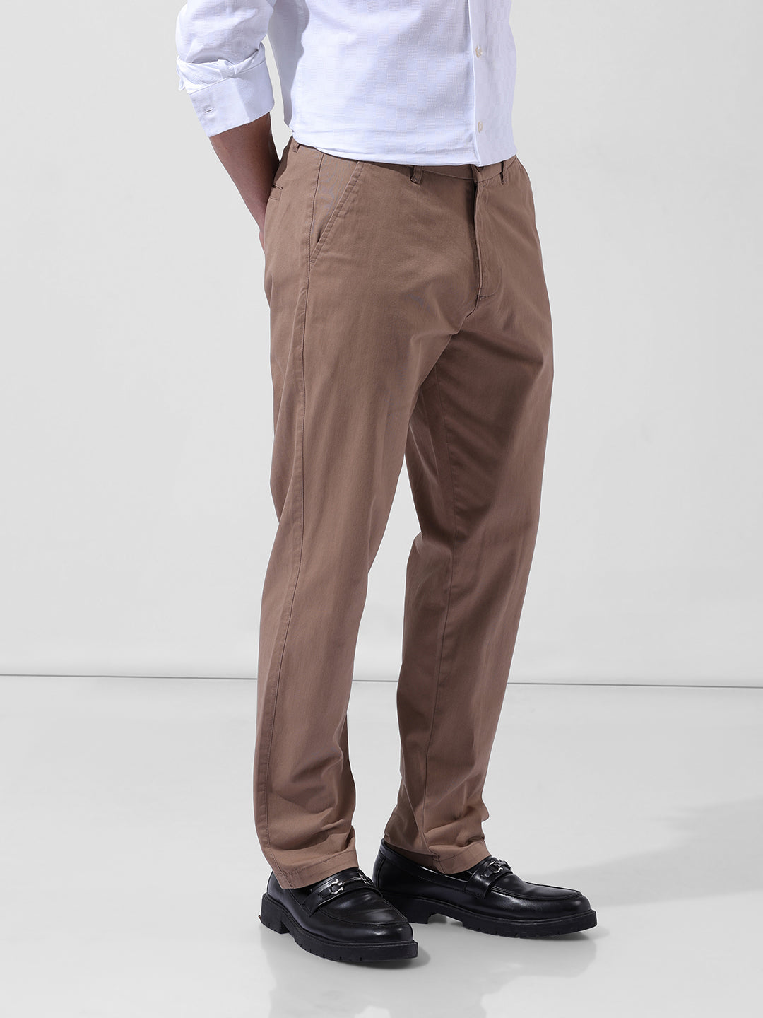 Men's Khaki Regular Fit Solid Casual Chinos