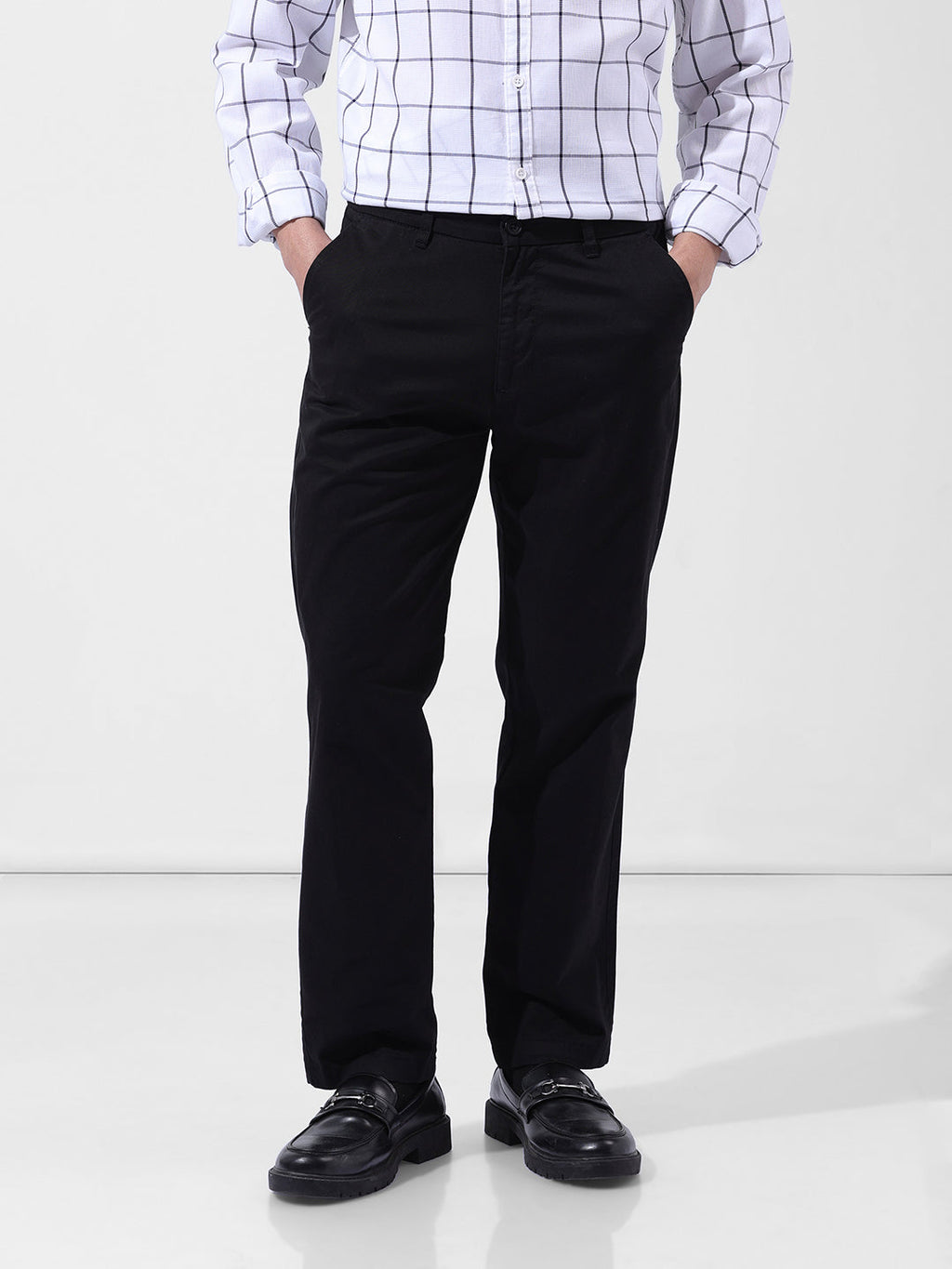 Men's Black Regular Fit Solid Casual Chinos