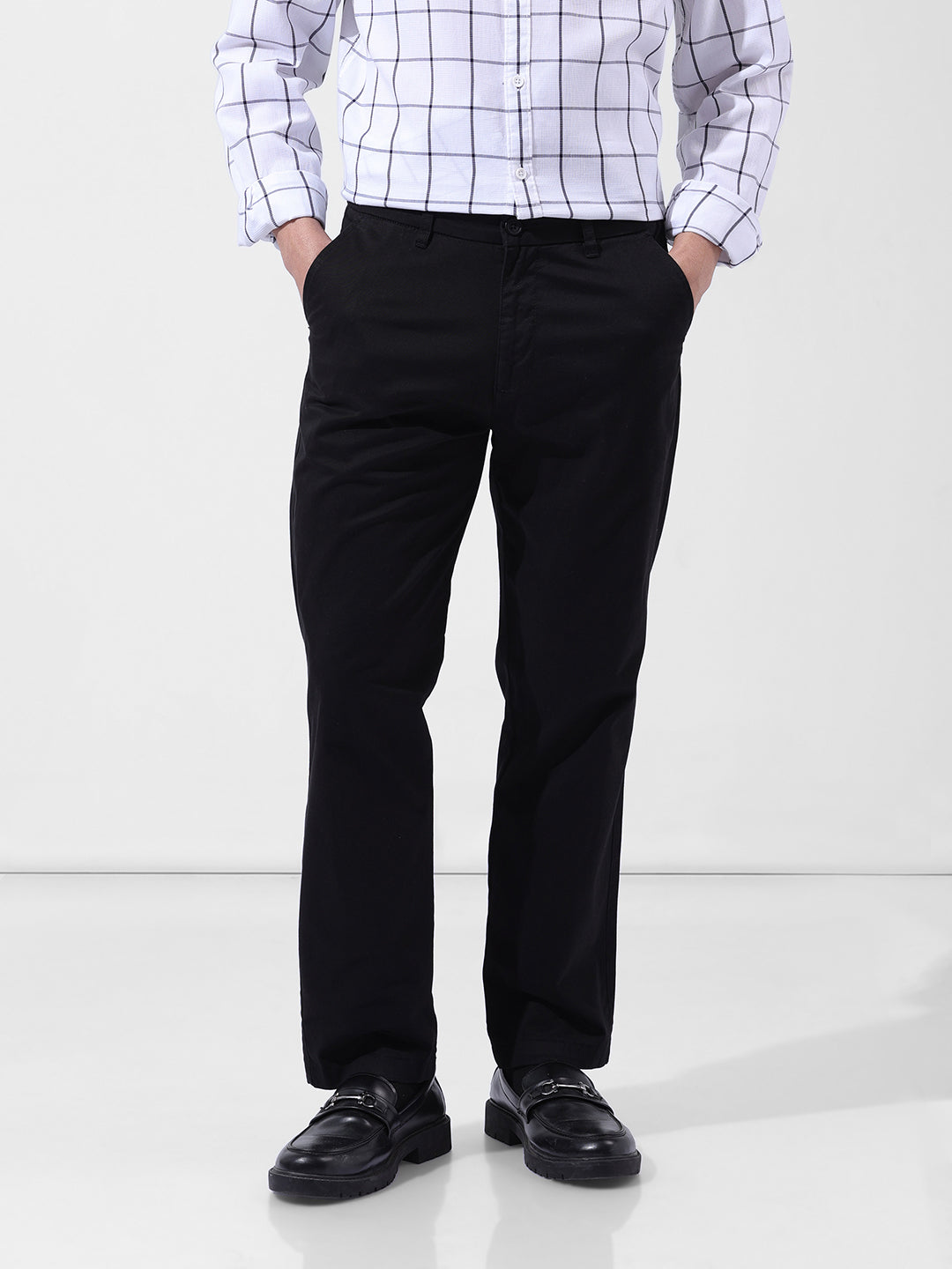 Men's Black Regular Fit Solid Casual Chinos