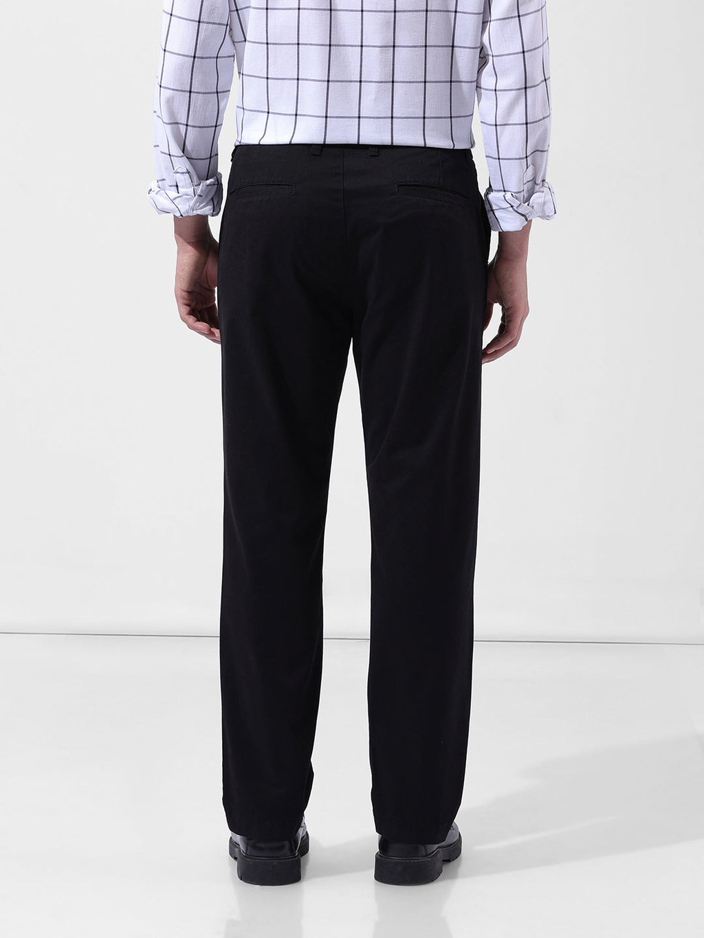 Men's Black Regular Fit Solid Casual Chinos
