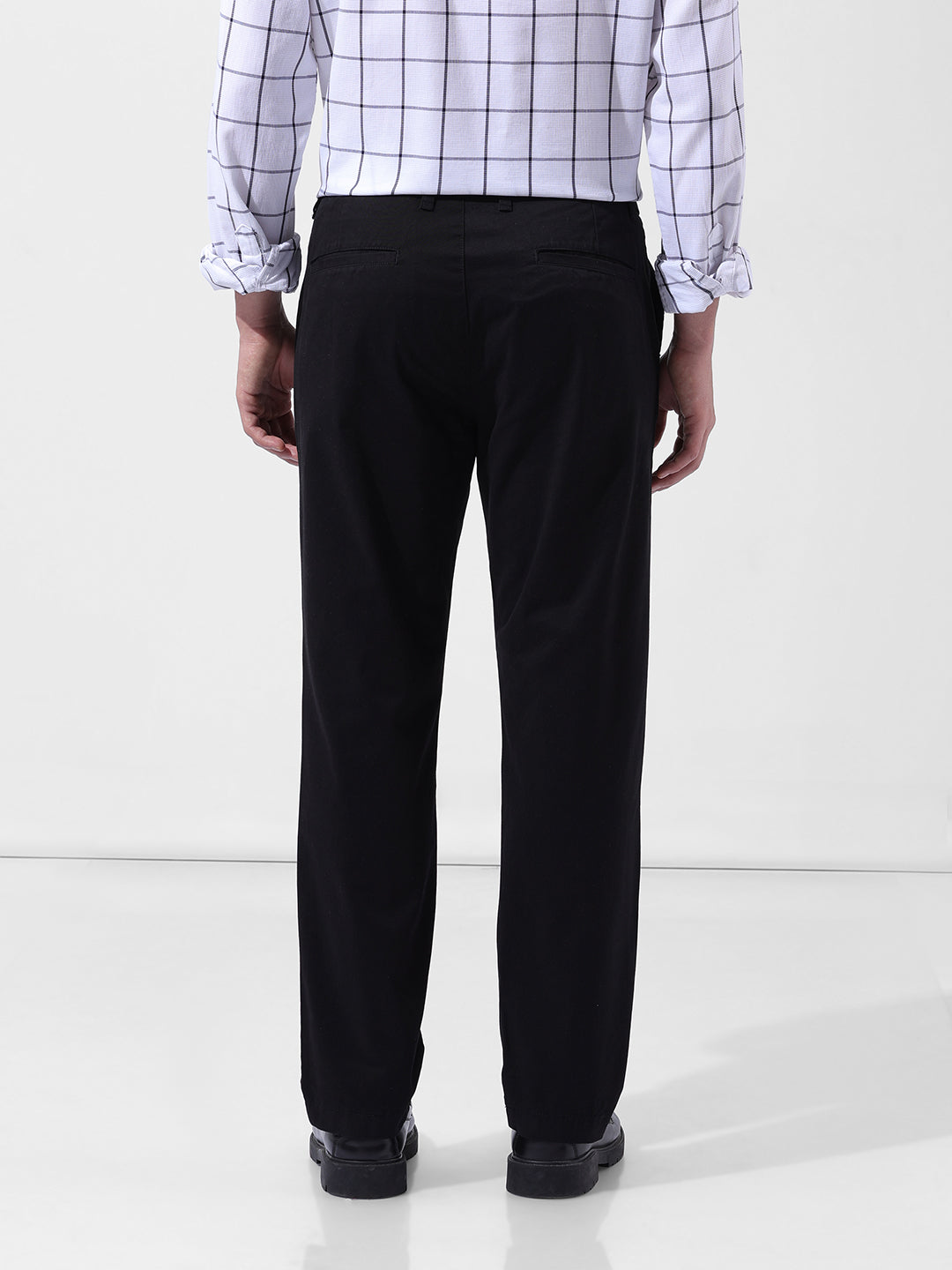 Men's Black Regular Fit Solid Casual Chinos