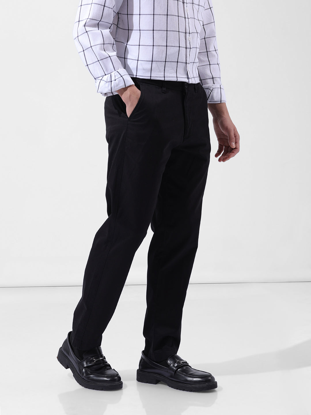 Men's Black Regular Fit Solid Casual Chinos