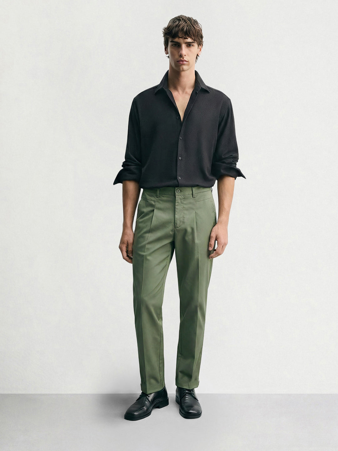 Men's Green Relaxed Fit Solid Casual Trousers