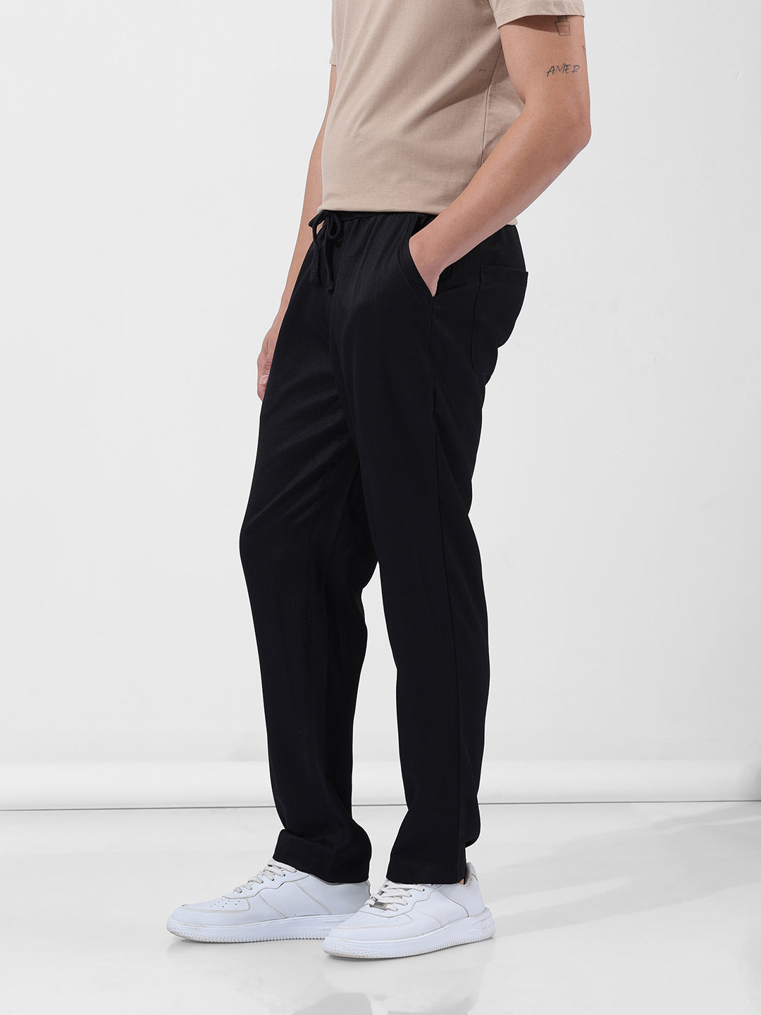 Men's Black Relaxed Fit Solid Casual Trouser