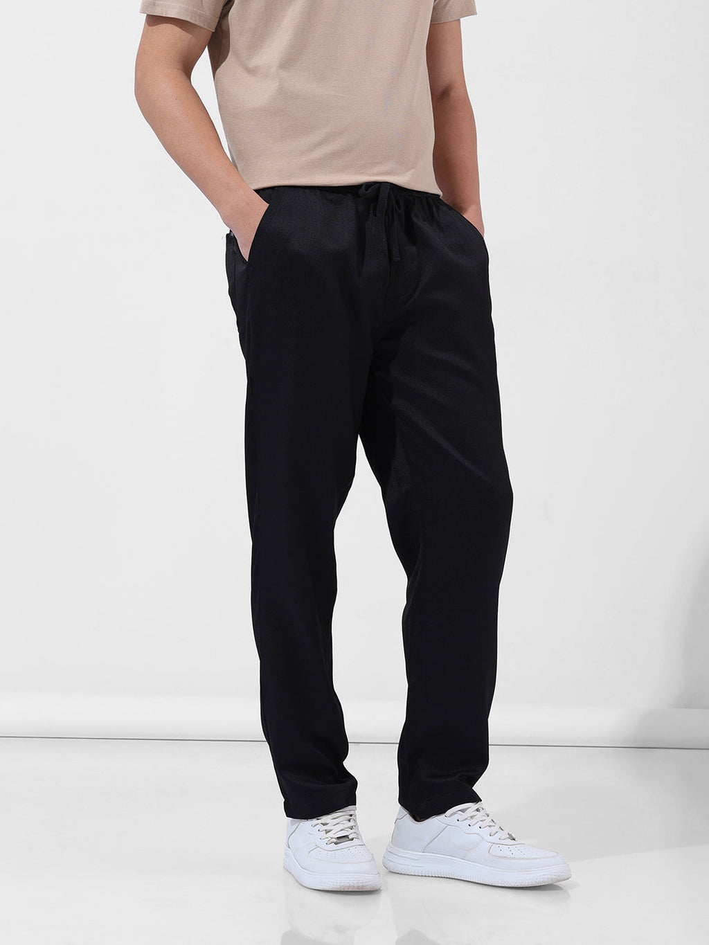 Men's Black Relaxed Fit Solid Casual Trouser