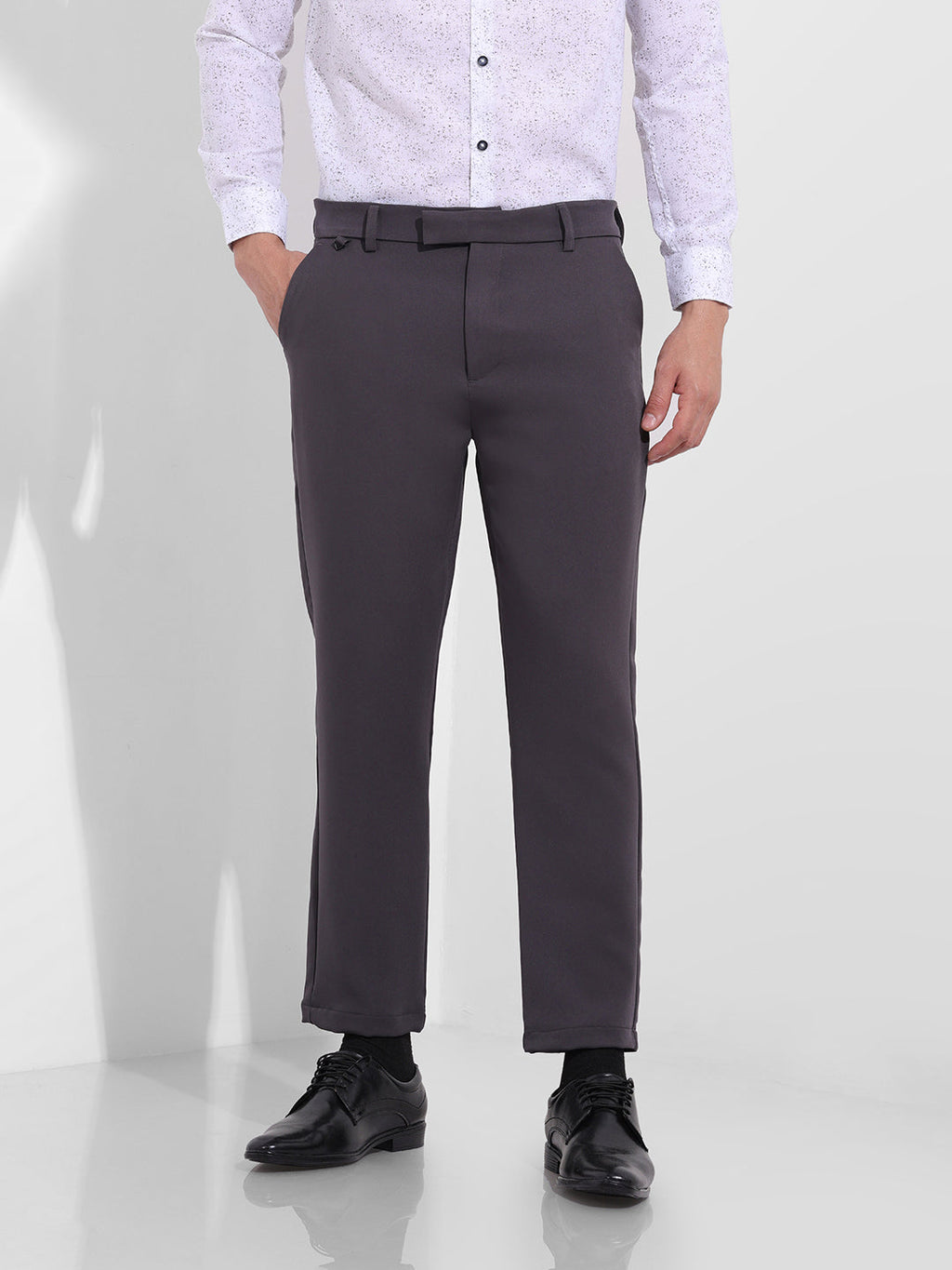 Men's Dark Grey Slim Fit Solid Casual Trouser