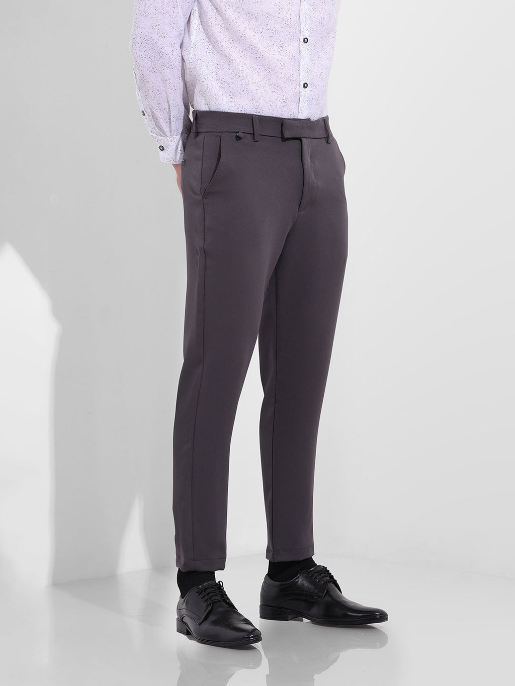 Men's Dark Grey Slim Fit Solid Casual Trouser