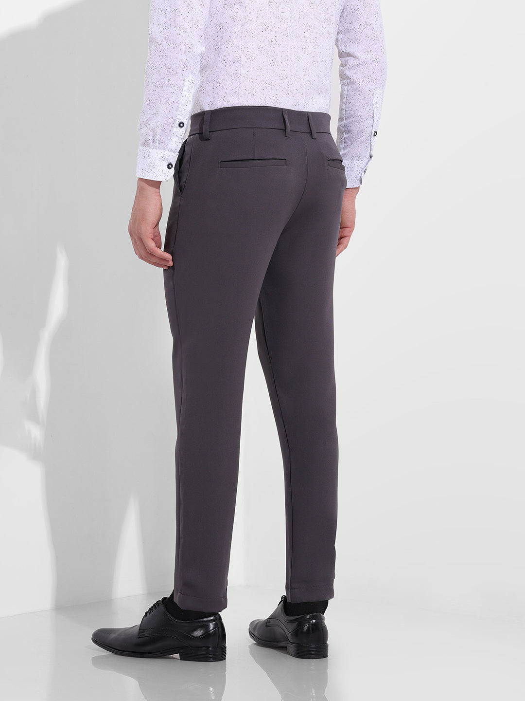 Men's Dark Grey Slim Fit Solid Casual Trouser