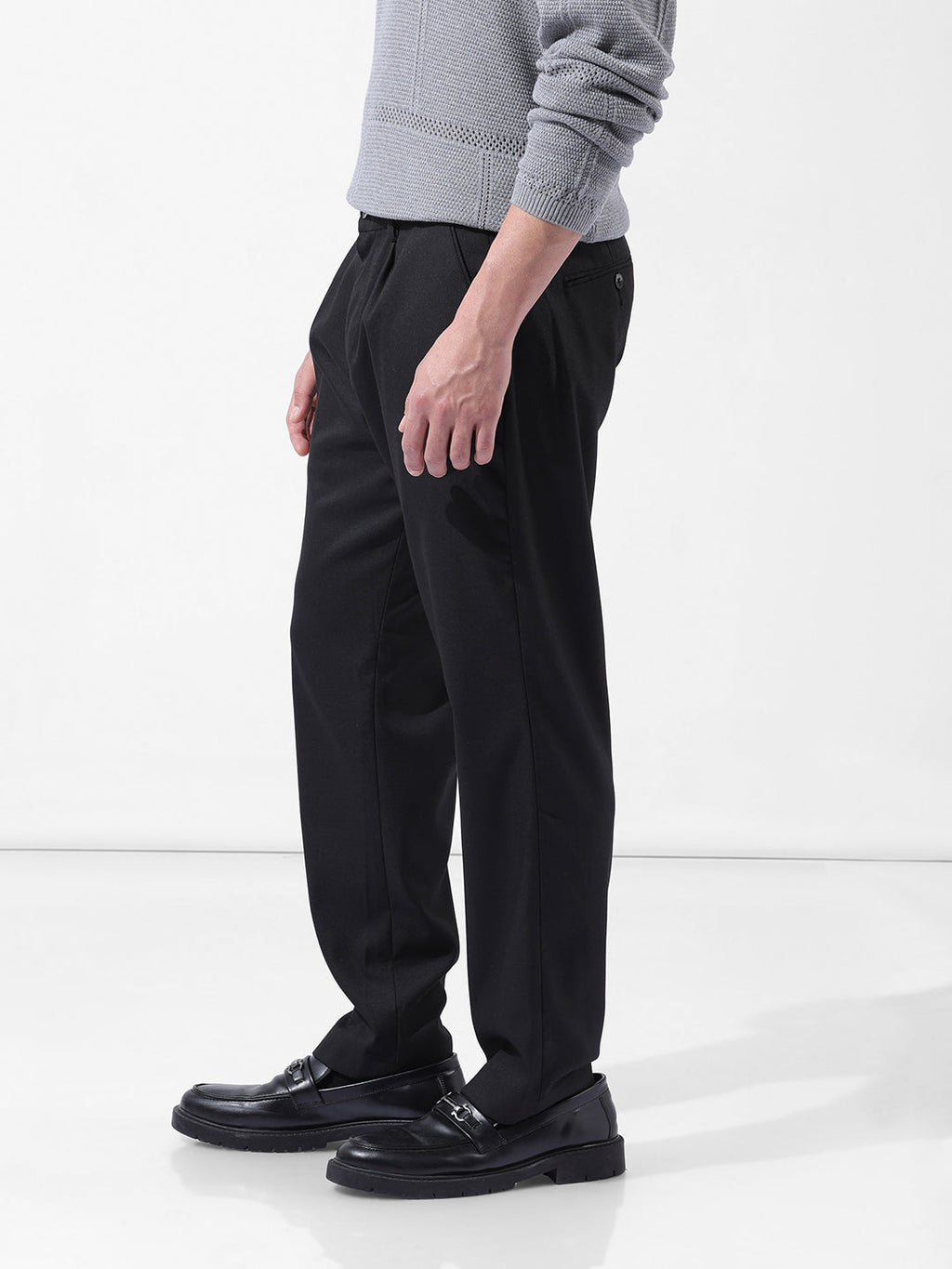 Men's Black Slim Fit Solid Casual Trouser