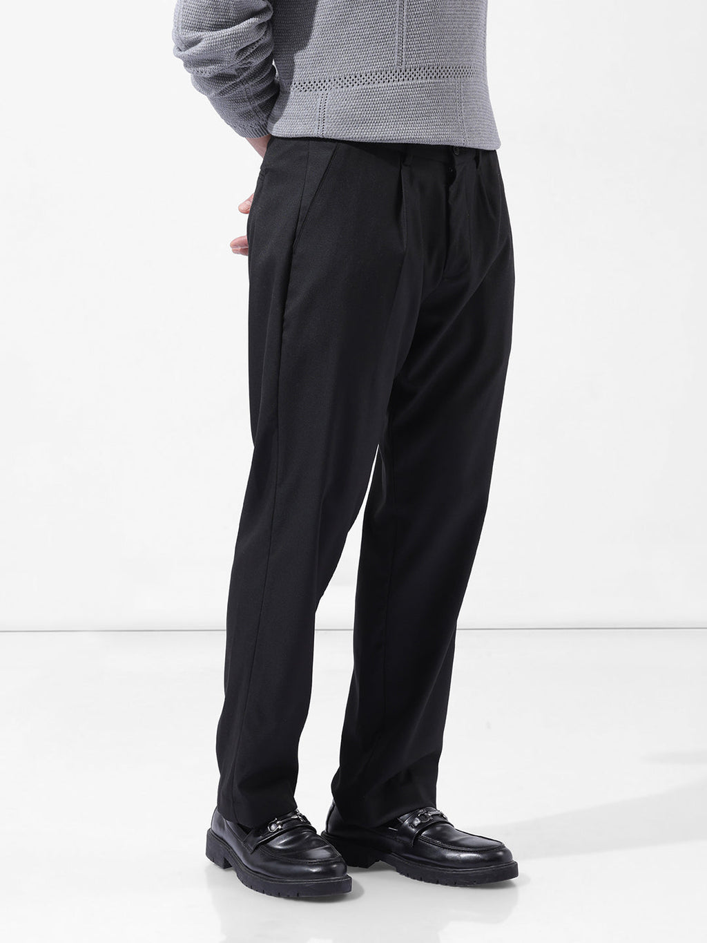 Men's Black Slim Fit Solid Casual Trouser