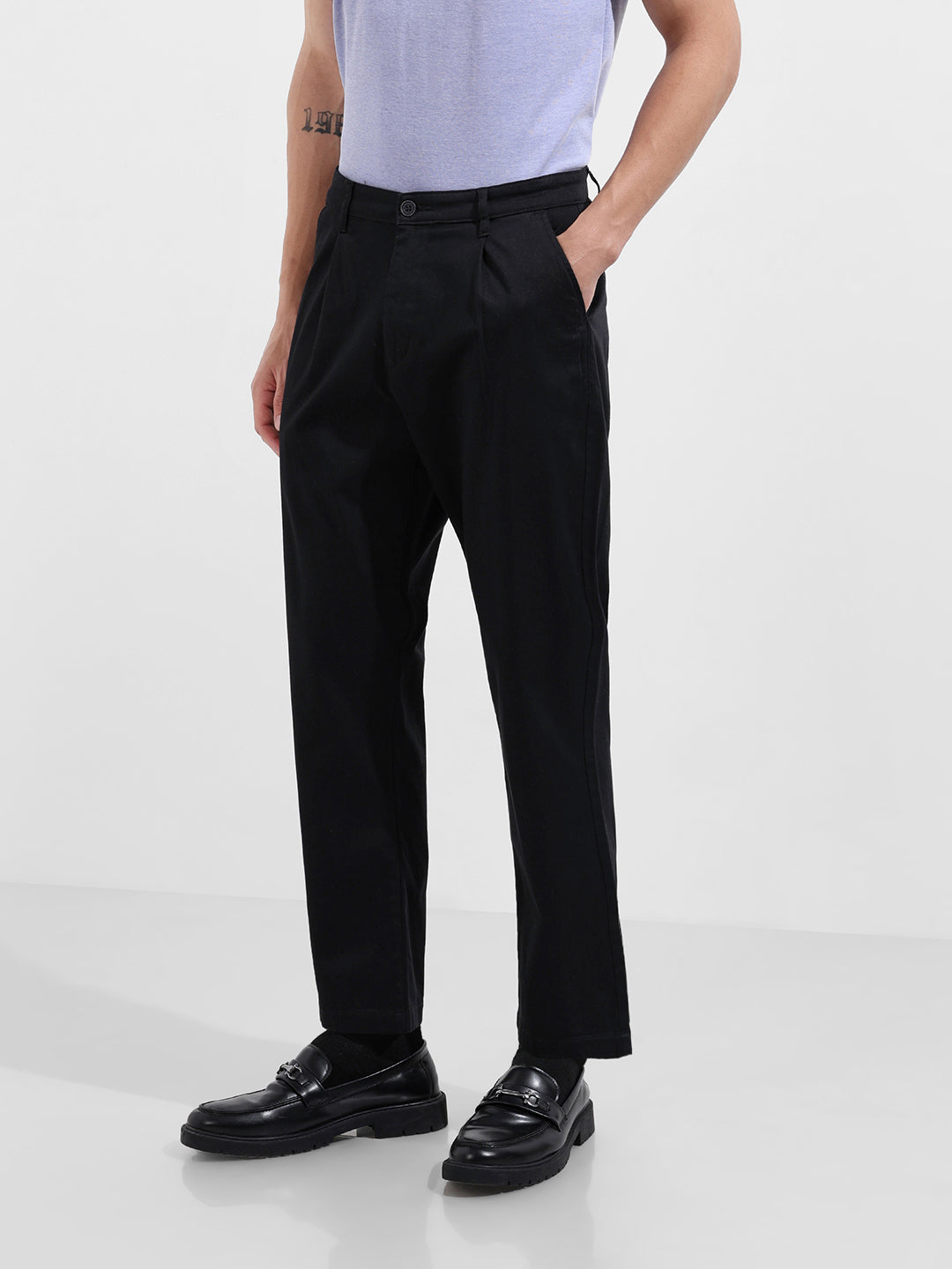 Men's Black Relaxed Fit Solid Casual Chinos