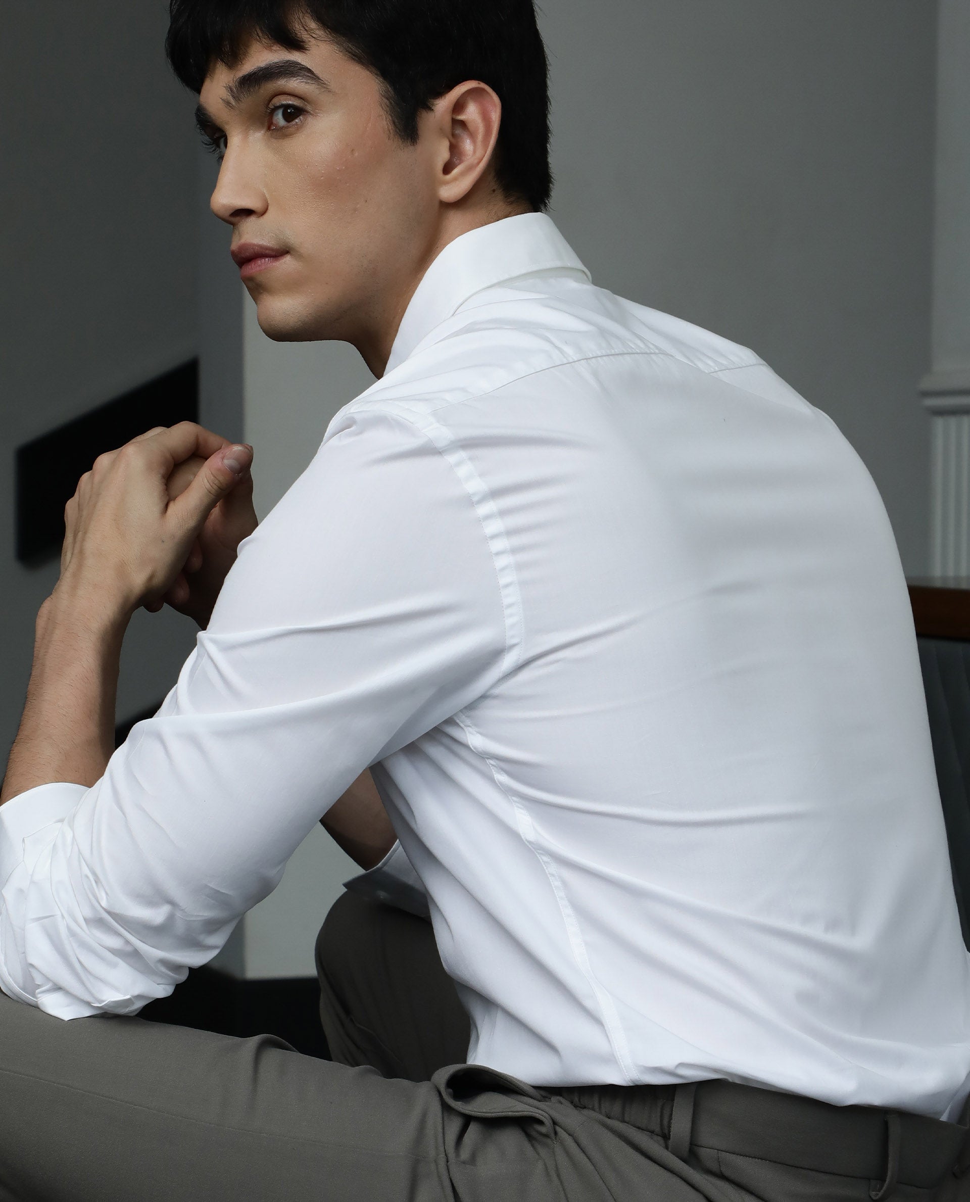 Rare Rabbit Men's Neutrons White Cotton Plain Regular Fit Full Sleeve Collared Shirt