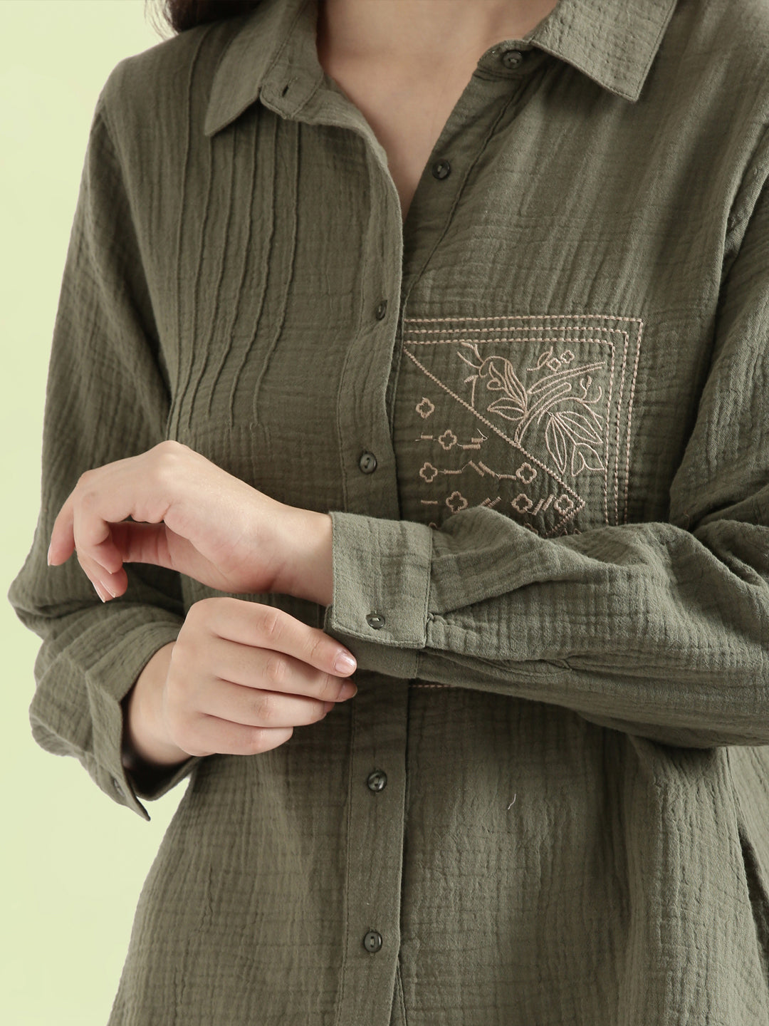 Cotton Pin-Tuck Floral Embroidered Patch Clasic Collar Shirt