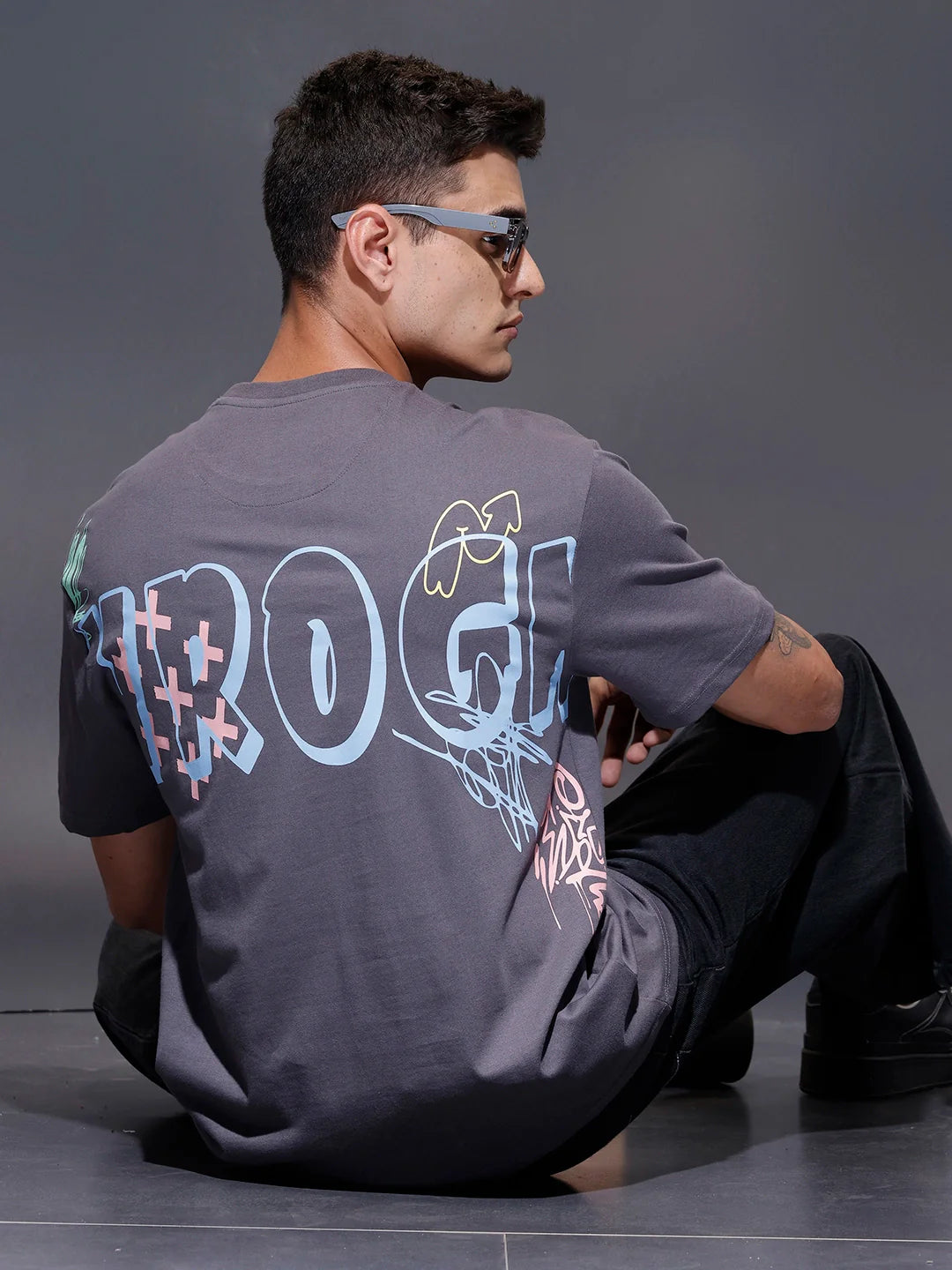 Men's oversized graphic T-shirt with bold back print | Charcoal