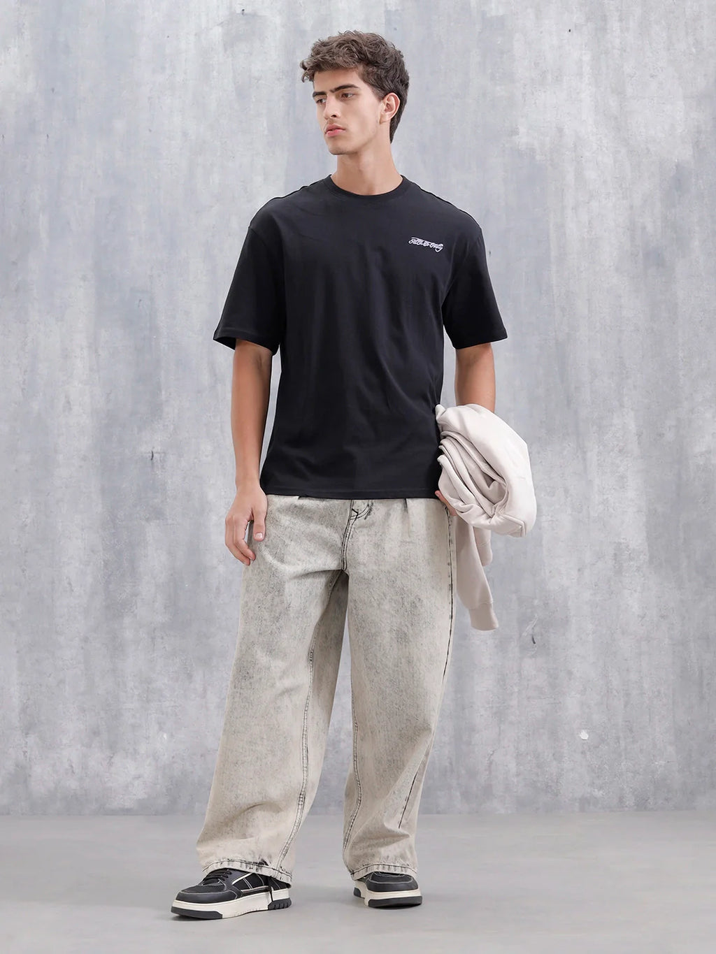Casual Men Oversized Fit Tee With Graphic | Black