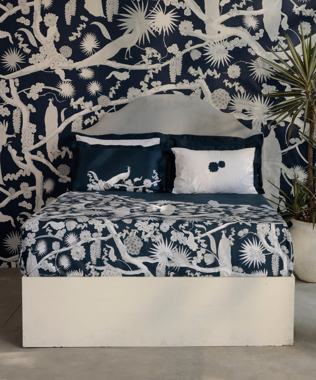 Shivan & Narresh King Bedsheet Set, Izu Juno |400TC Cotton|4 pillow covers