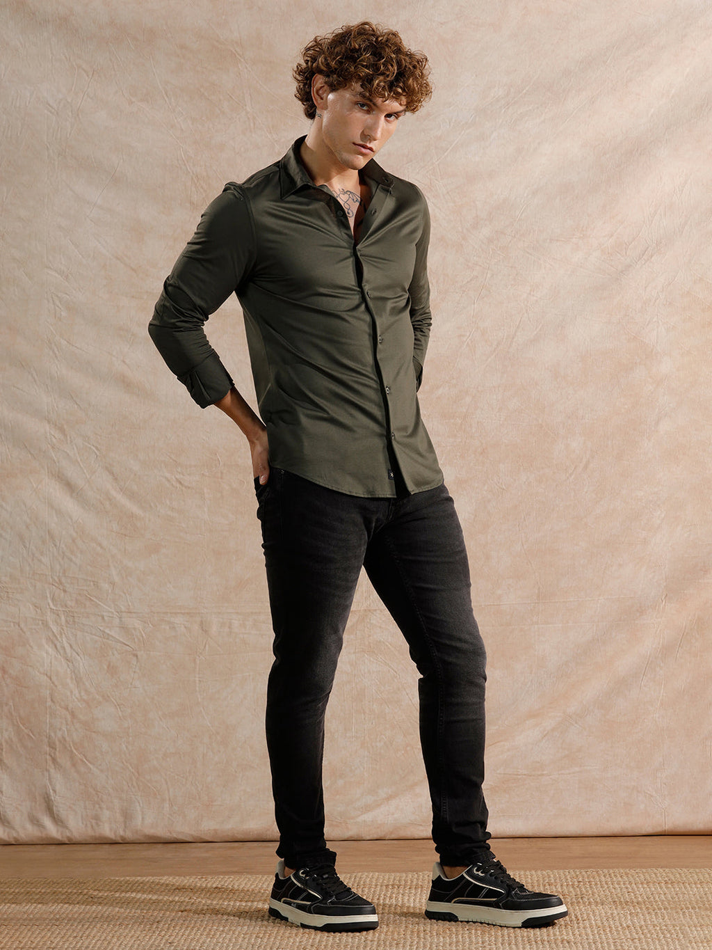 Solid Heavy Fade Slim Tapered Fit Jeans | Black