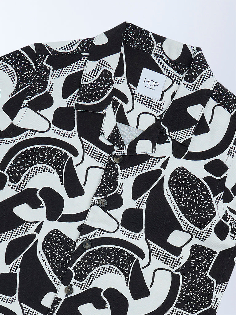 HOP Kids Boys Black and White Abstract Print Resort-Fit Shirt
