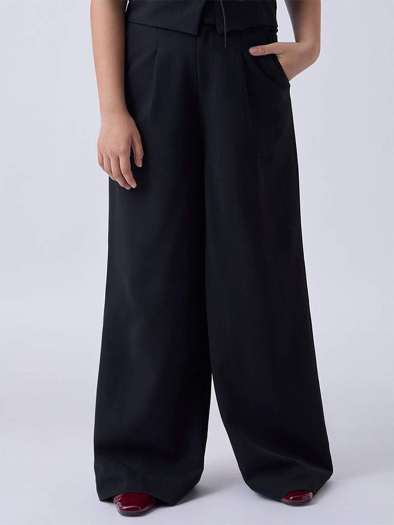 Girls Black Solid High-Rise Trousers