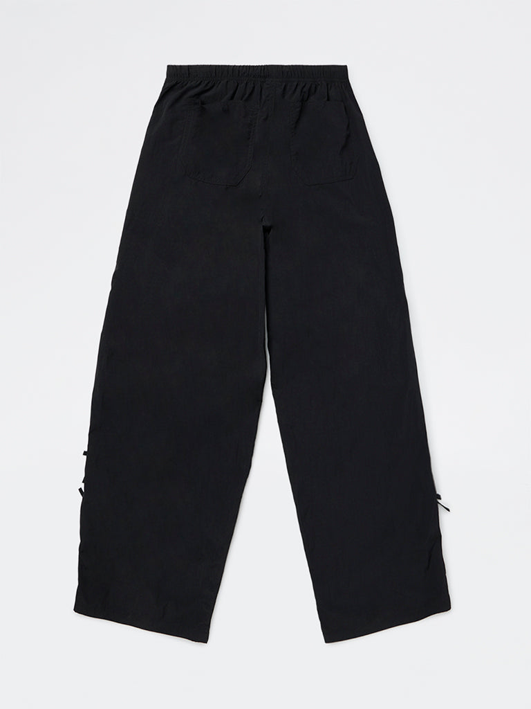 Girls Black Solid Mid-Rise Trousers