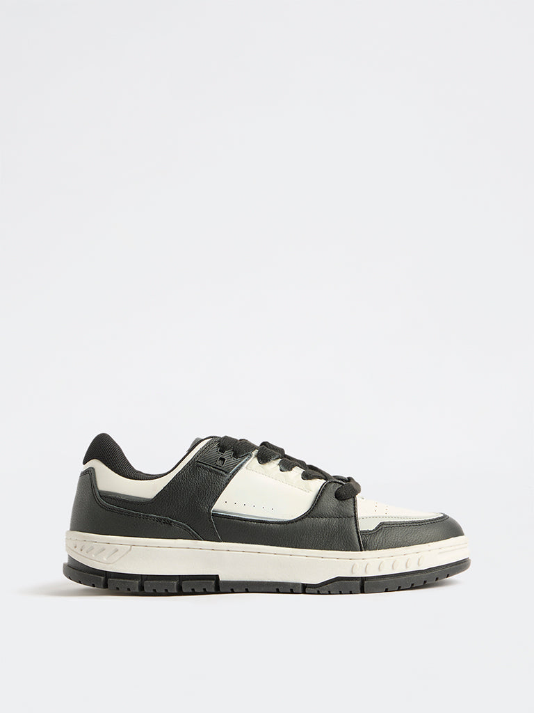 SOLEPLAY Black Colour-Blocked Lace-Up Sneakers