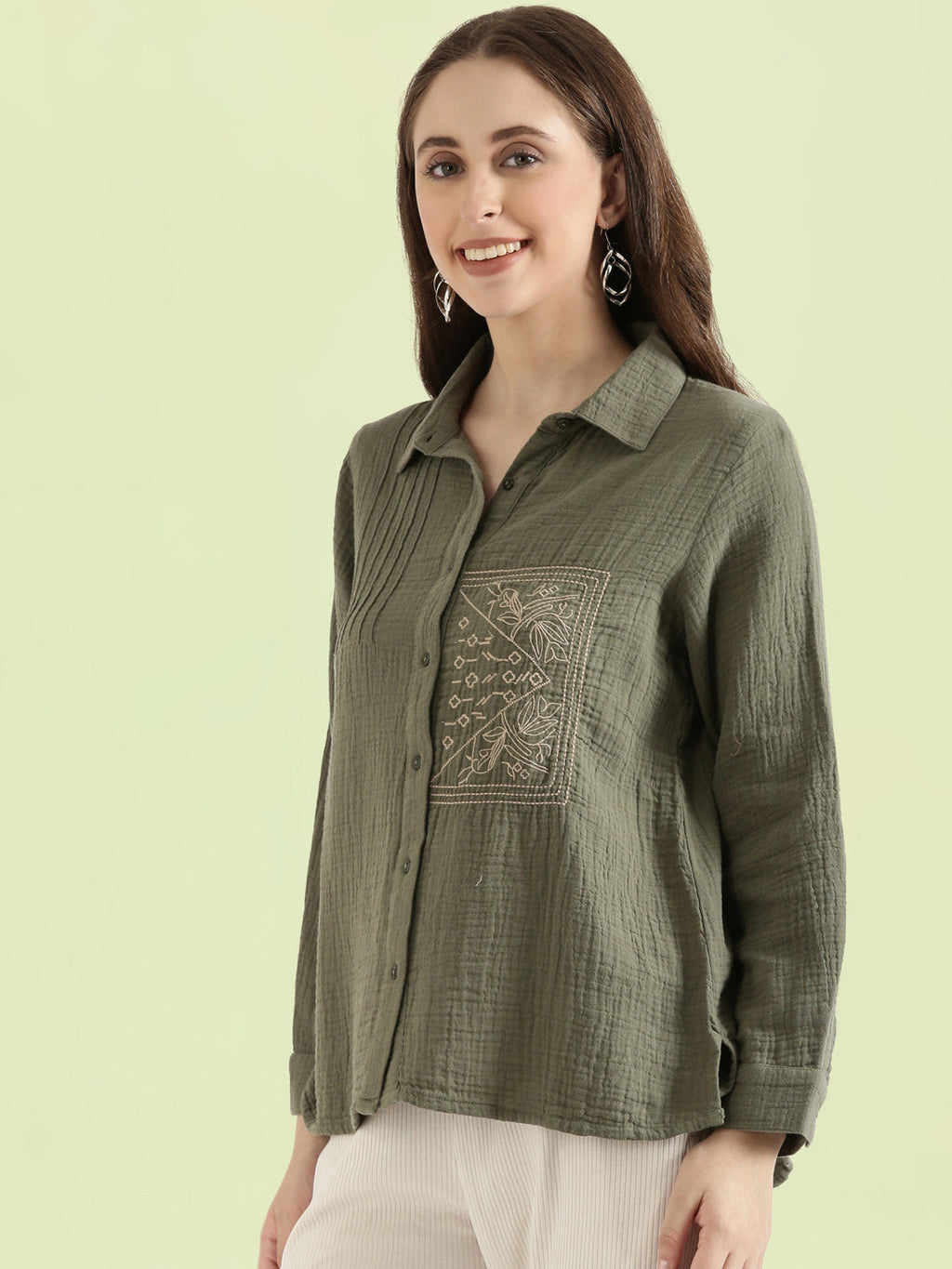 Cotton Pin-Tuck Floral Embroidered Patch Clasic Collar Shirt