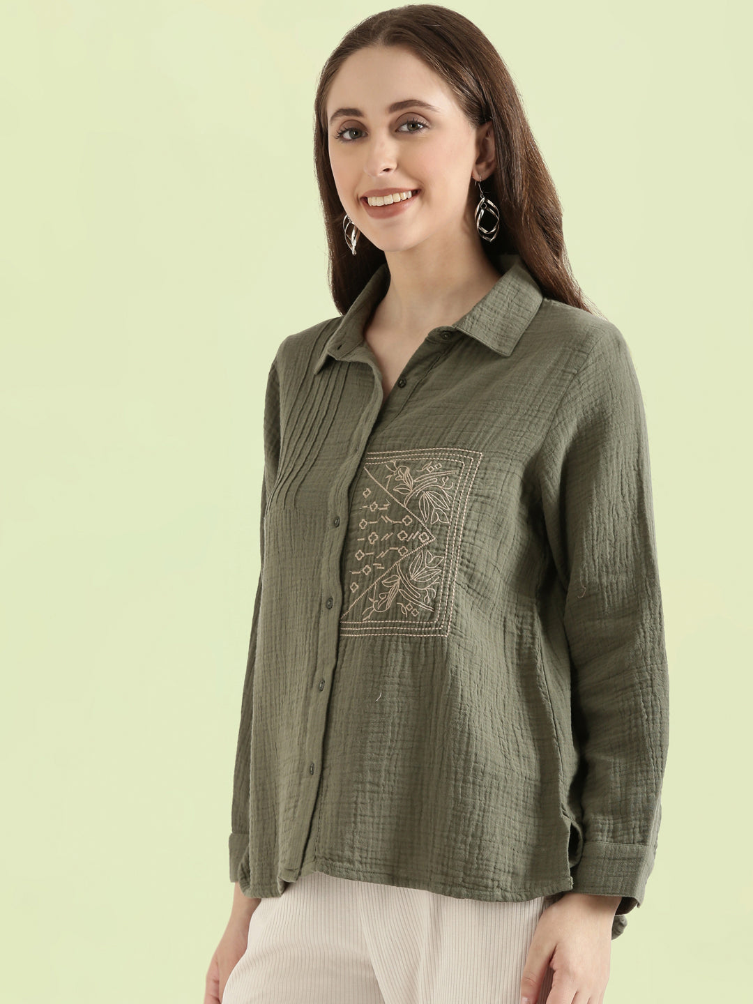 Cotton Pin-Tuck Floral Embroidered Patch Clasic Collar Shirt
