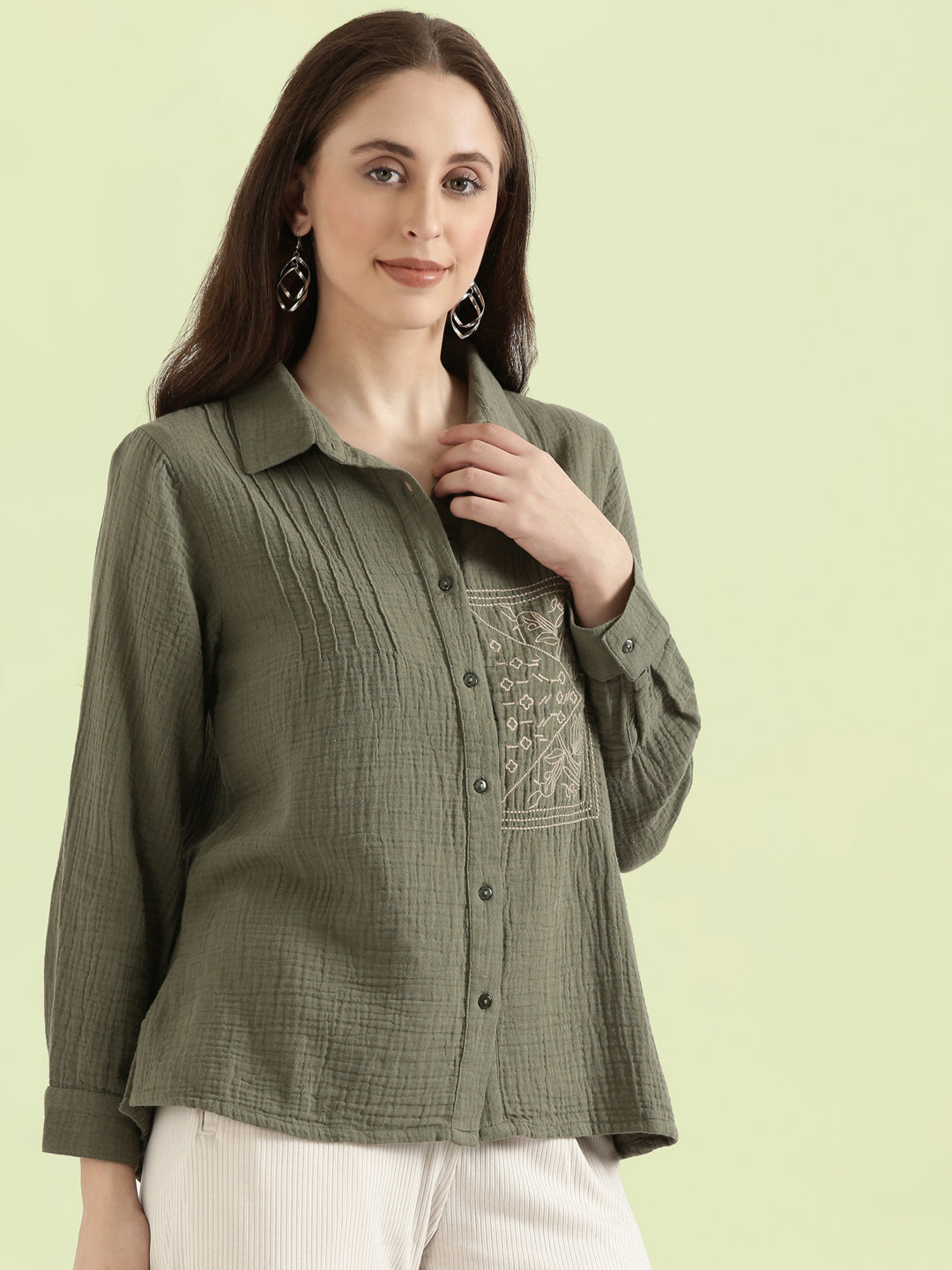 Cotton Pin-Tuck Floral Embroidered Patch Clasic Collar Shirt