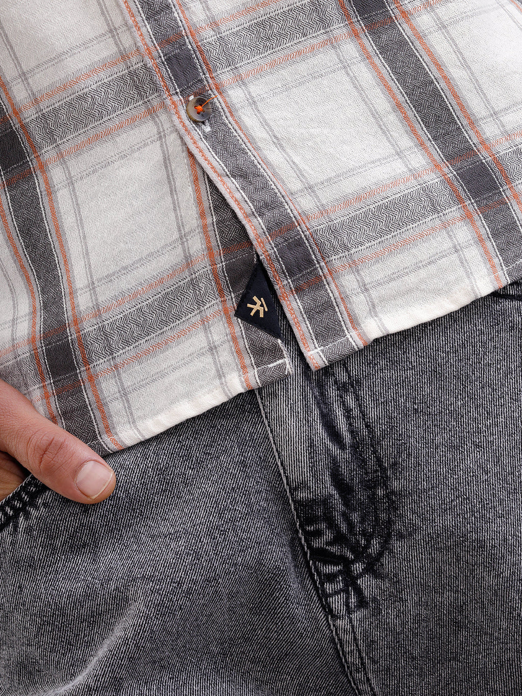 Dobby Textured Shirt In Slim Fit | White