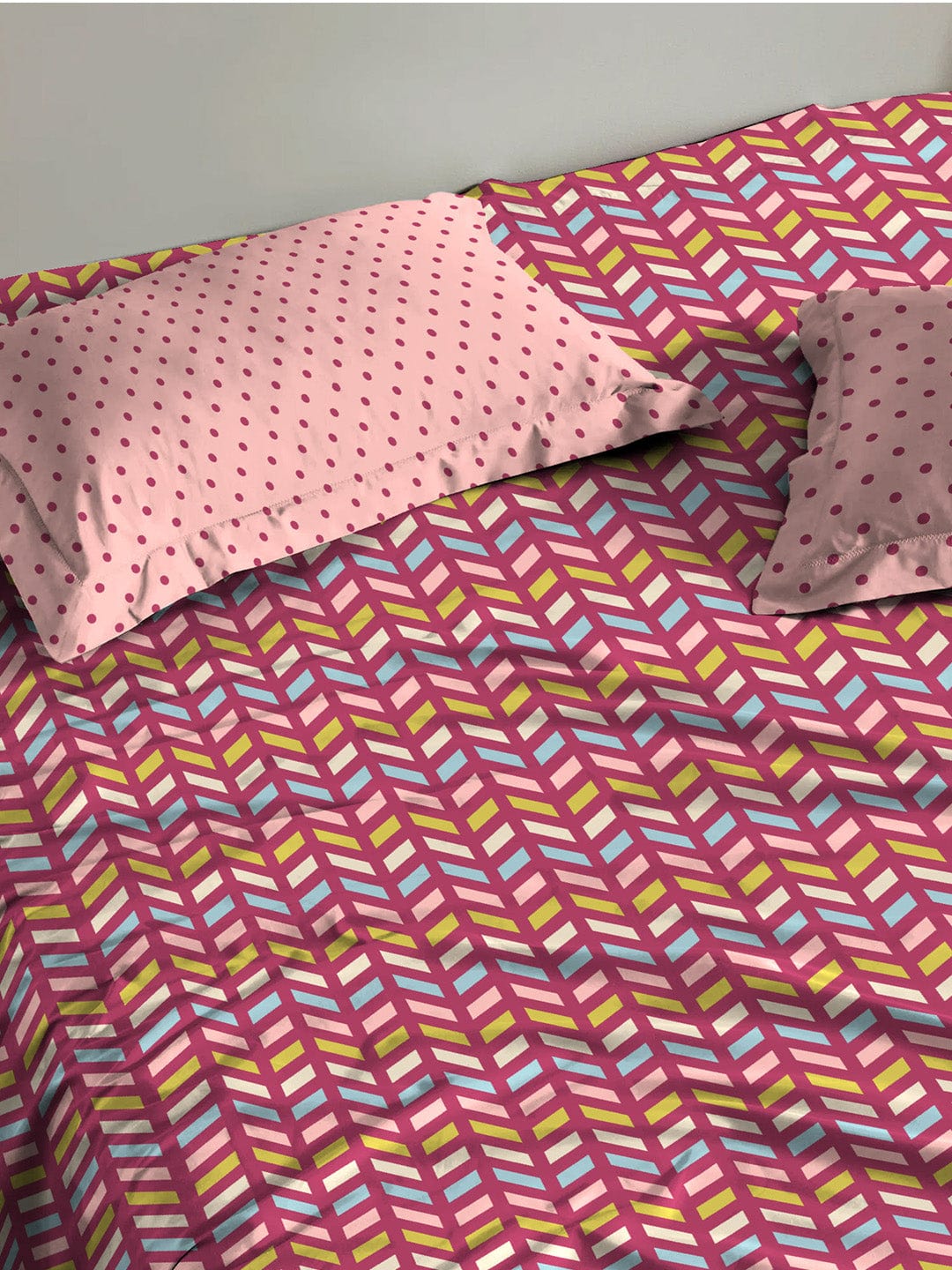 Urban Comfort Queen Bedsheet, Party Mood Pink| 144TC Cotton| 2 Pillow Covers