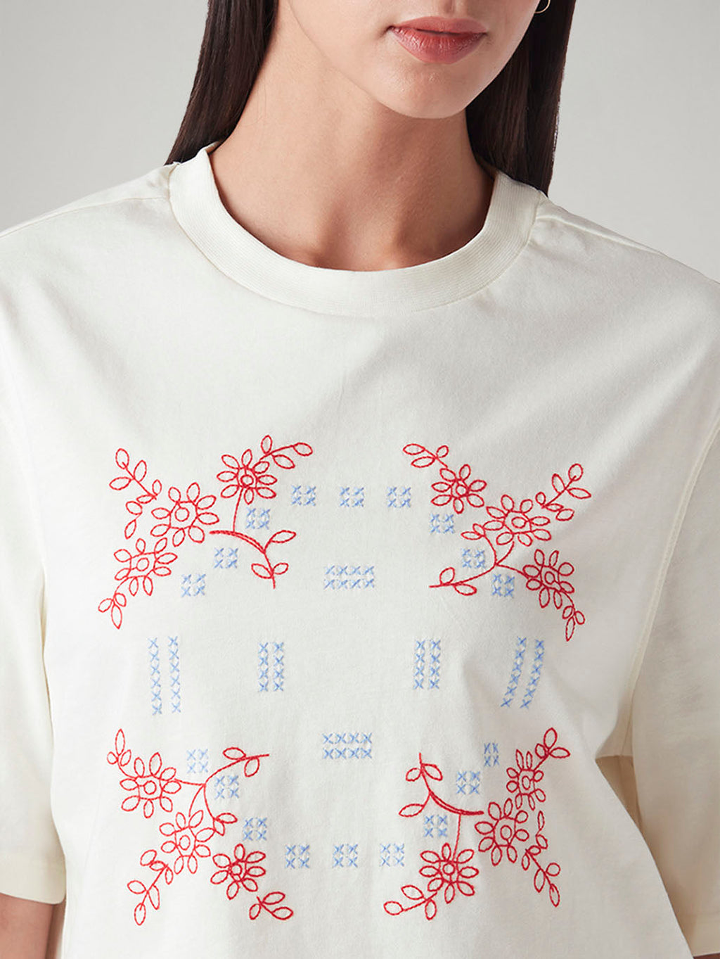 Women's Embroidered Relaxed Fit T-Shirt