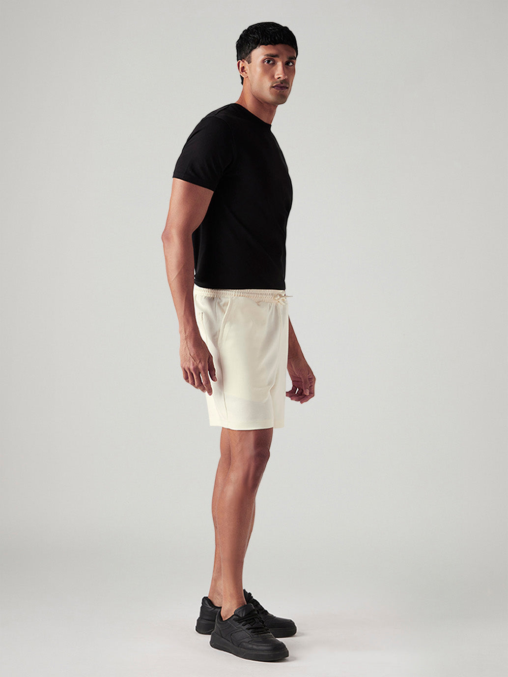 Men's Off White Regular Fit Mid Rise Shorts