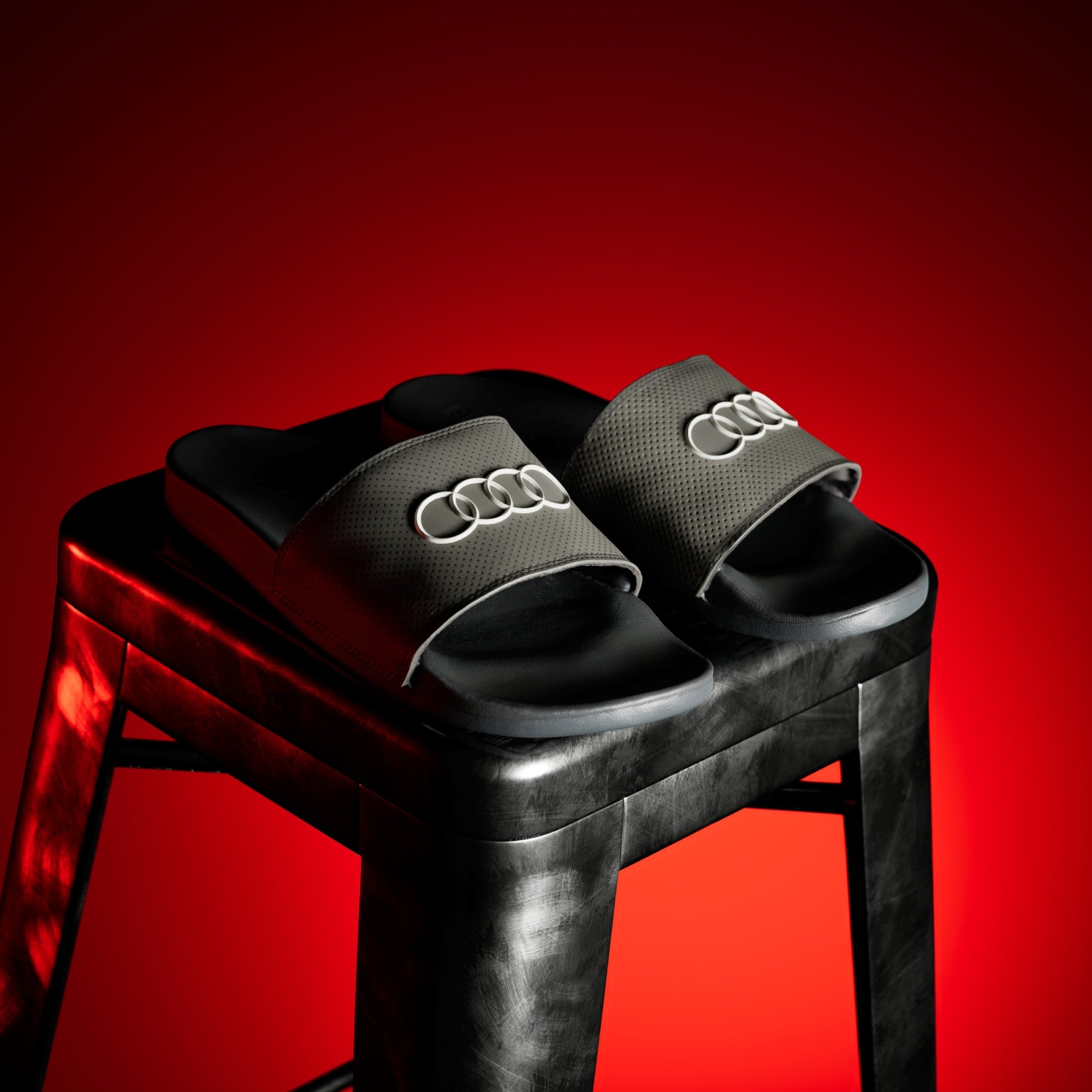 ADILETTE COMFORT AUDI REVOLUT F1 TEAM SLIDES