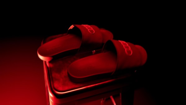 ADILETTE COMFORT AUDI REVOLUT F1 TEAM SLIDES