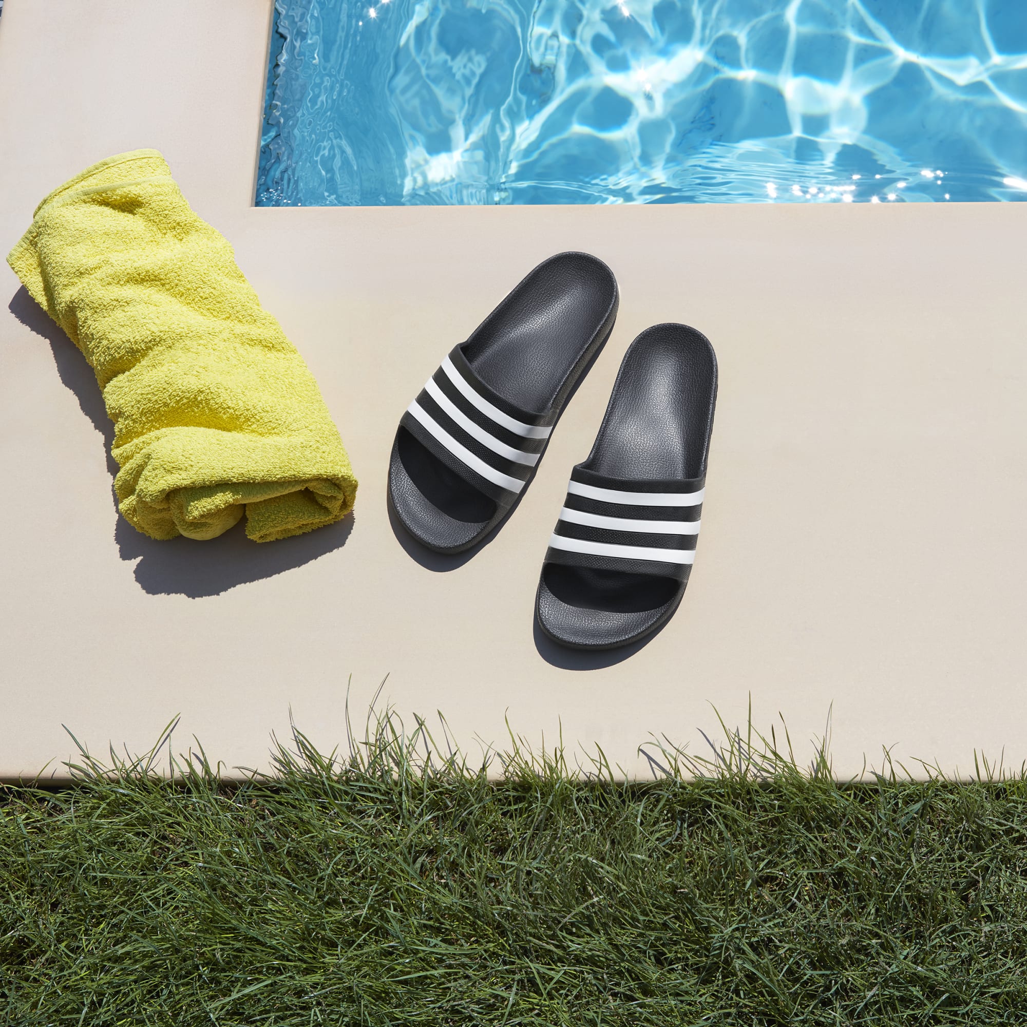 Adilette Aqua Slides