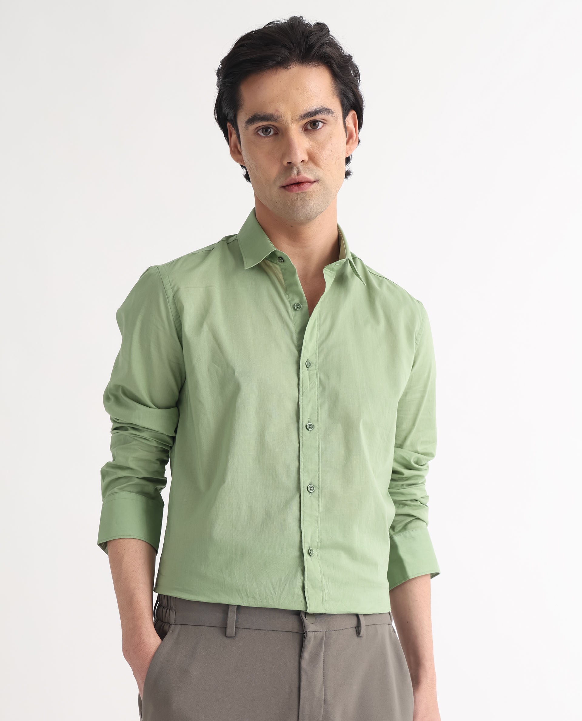 Rare Rabbit Men's Fullslee Green Cotton Plain Tailored Fit Full Sleeve Collared Shirt