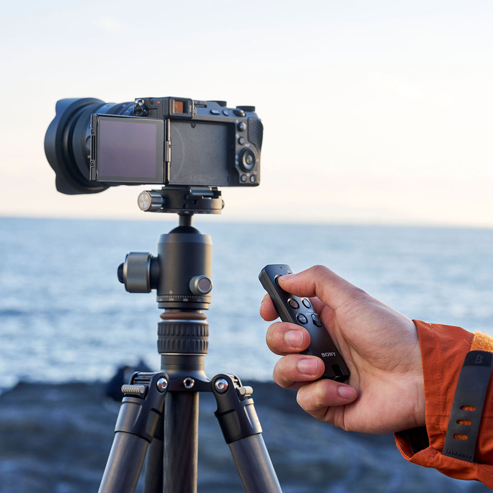 Sony RMT-VP2 Wireless Remote Commander | Small | Easy to Operate | Remote Shooting - Black