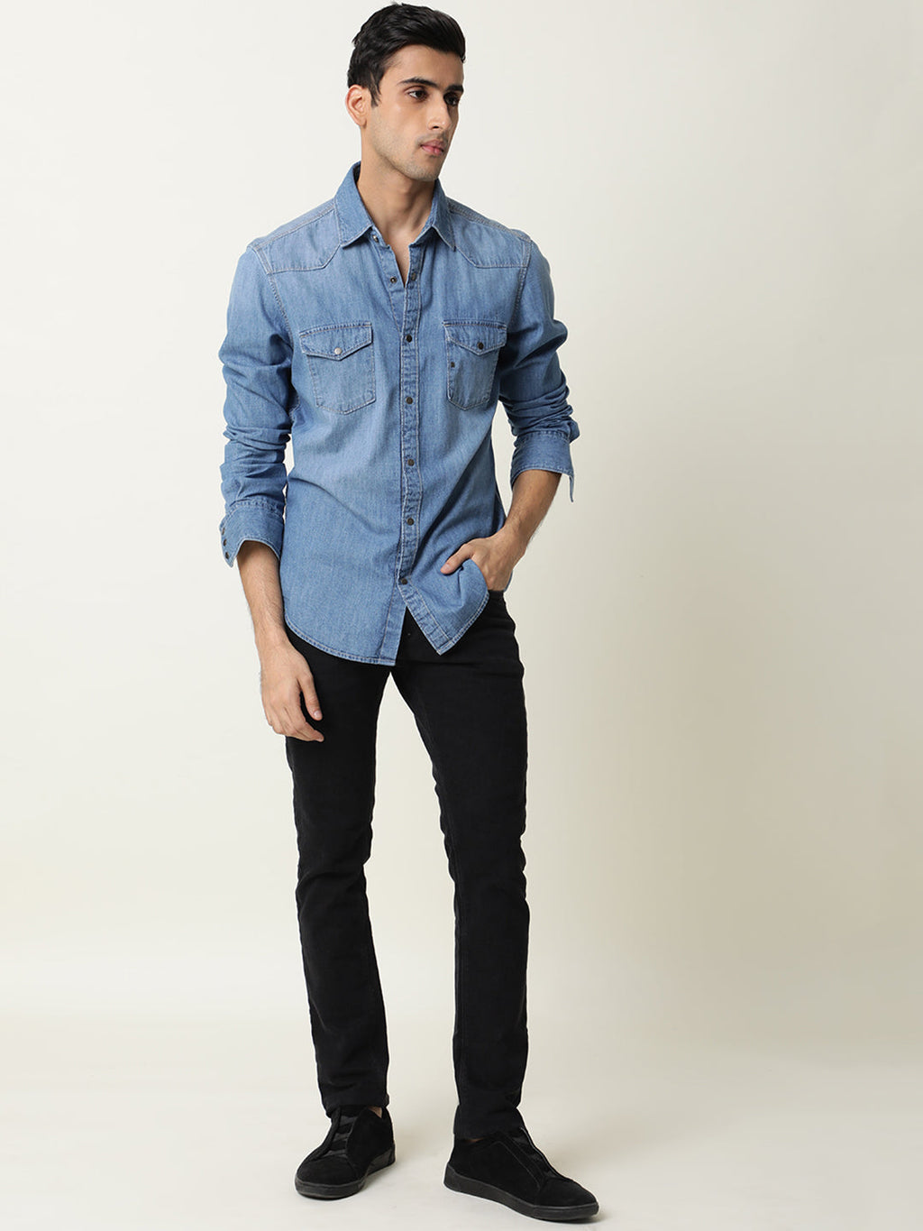 Rare Rabbit Men's Taison Light Blue Cotton Plain Regular Fit Full Sleeve Spread Collar Shirt