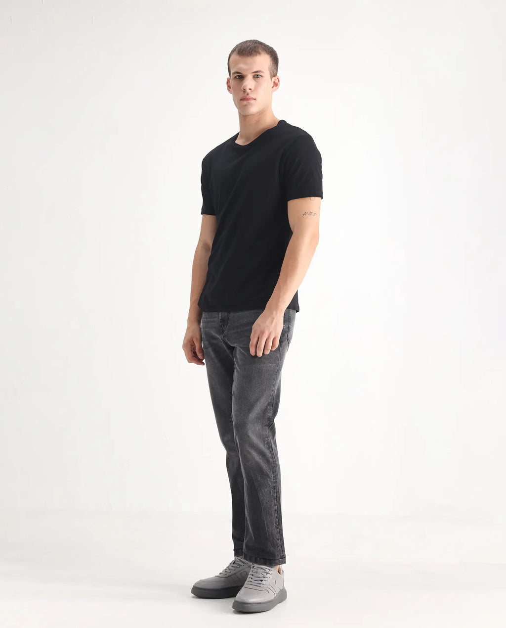 Rare Rabbit Men's Klune Black Cotton Plain Morris Regular Fit Jeans